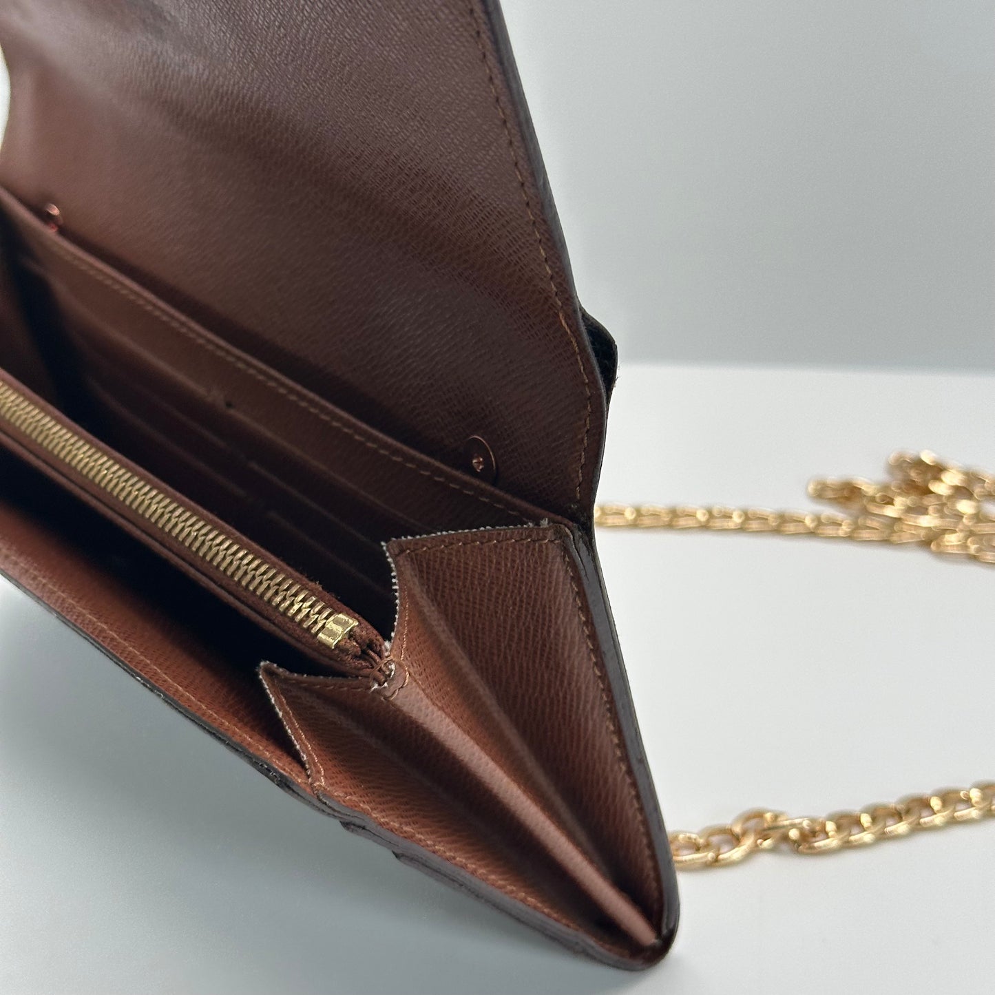 Authentic Louis Vuitton 2009 Monogram Sarah Wallet Crossbody