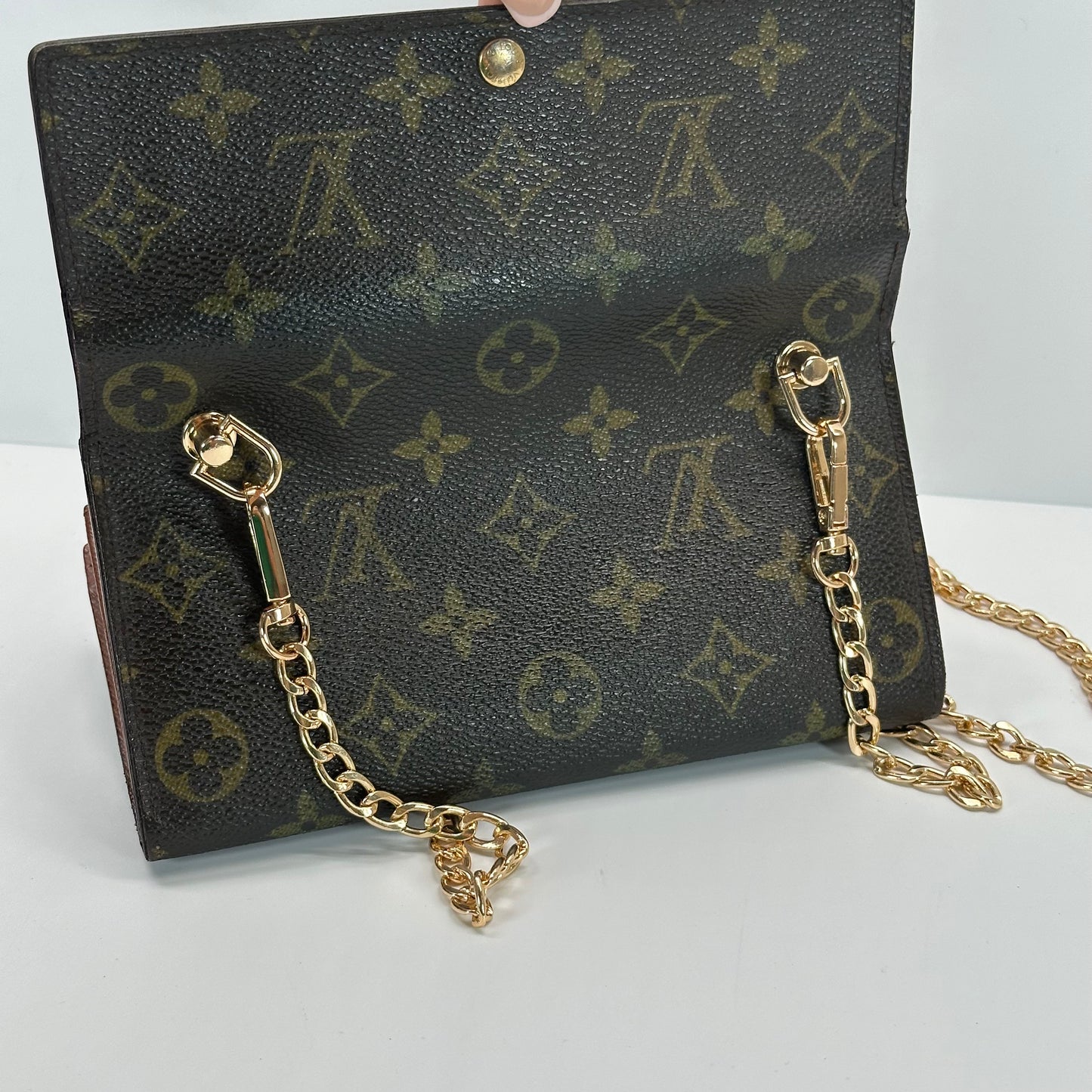 Authentic Louis Vuitton 2009 Monogram Sarah Wallet Crossbody