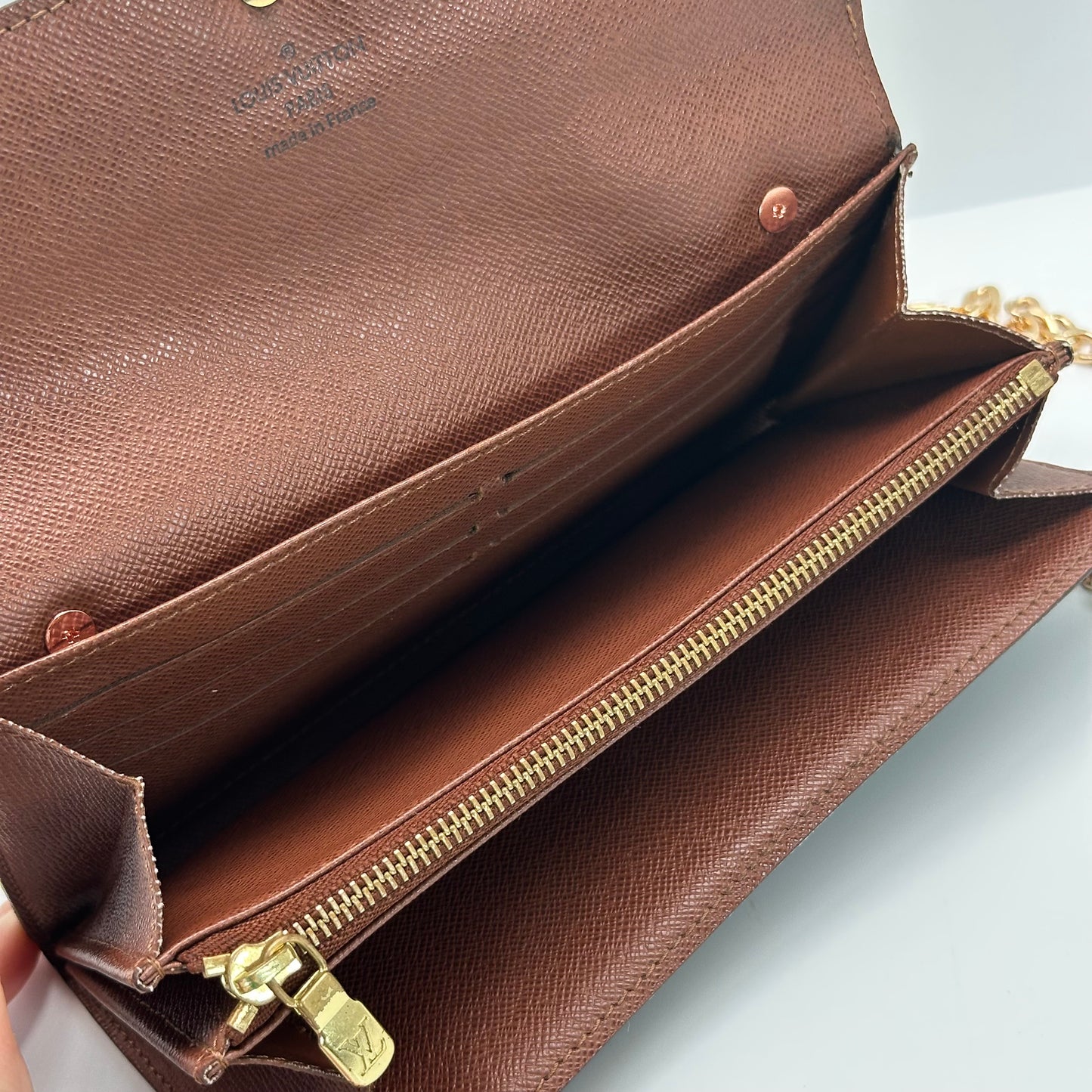 Authentic Louis Vuitton 2009 Monogram Sarah Wallet Crossbody