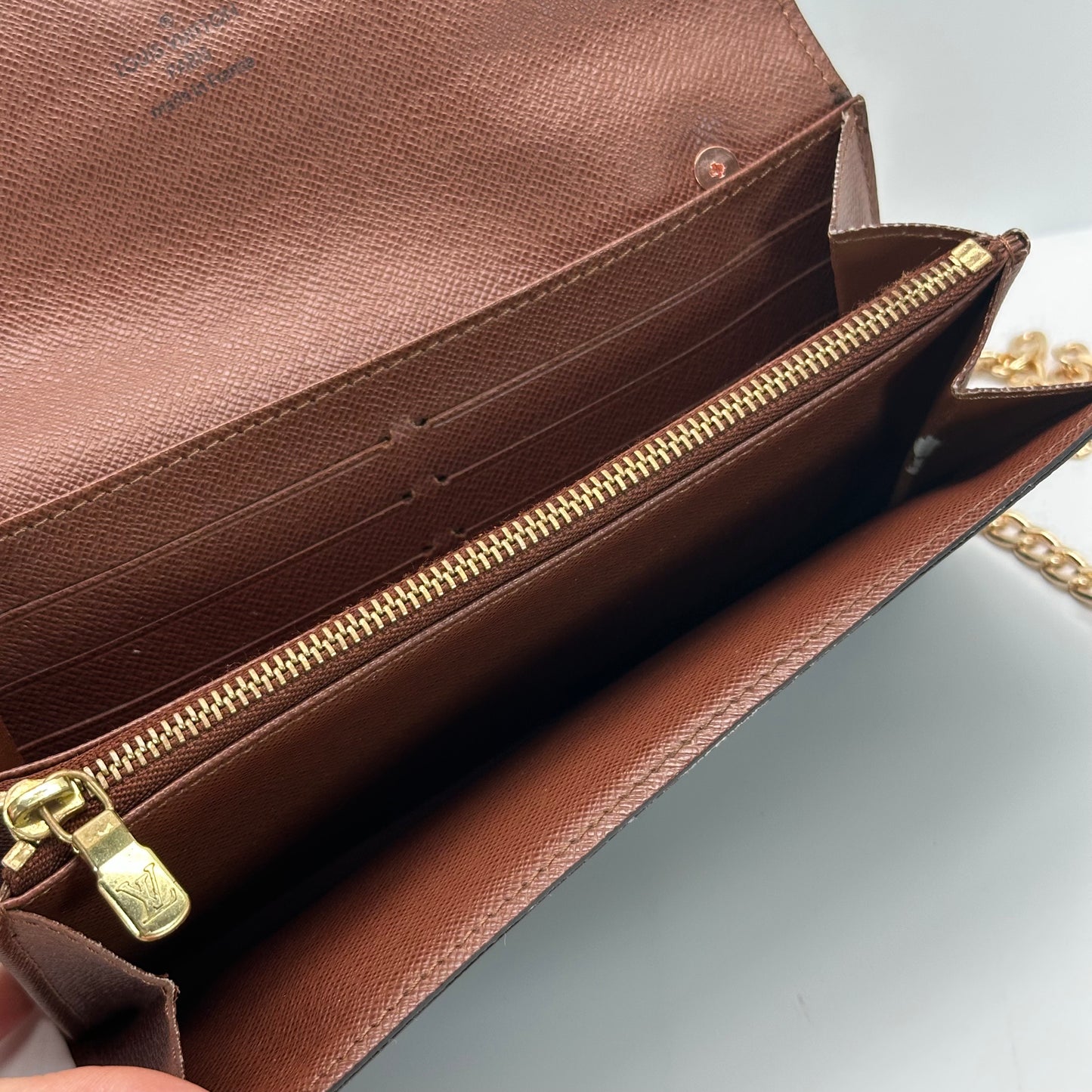 Authentic Louis Vuitton 2009 Monogram Sarah Wallet Crossbody