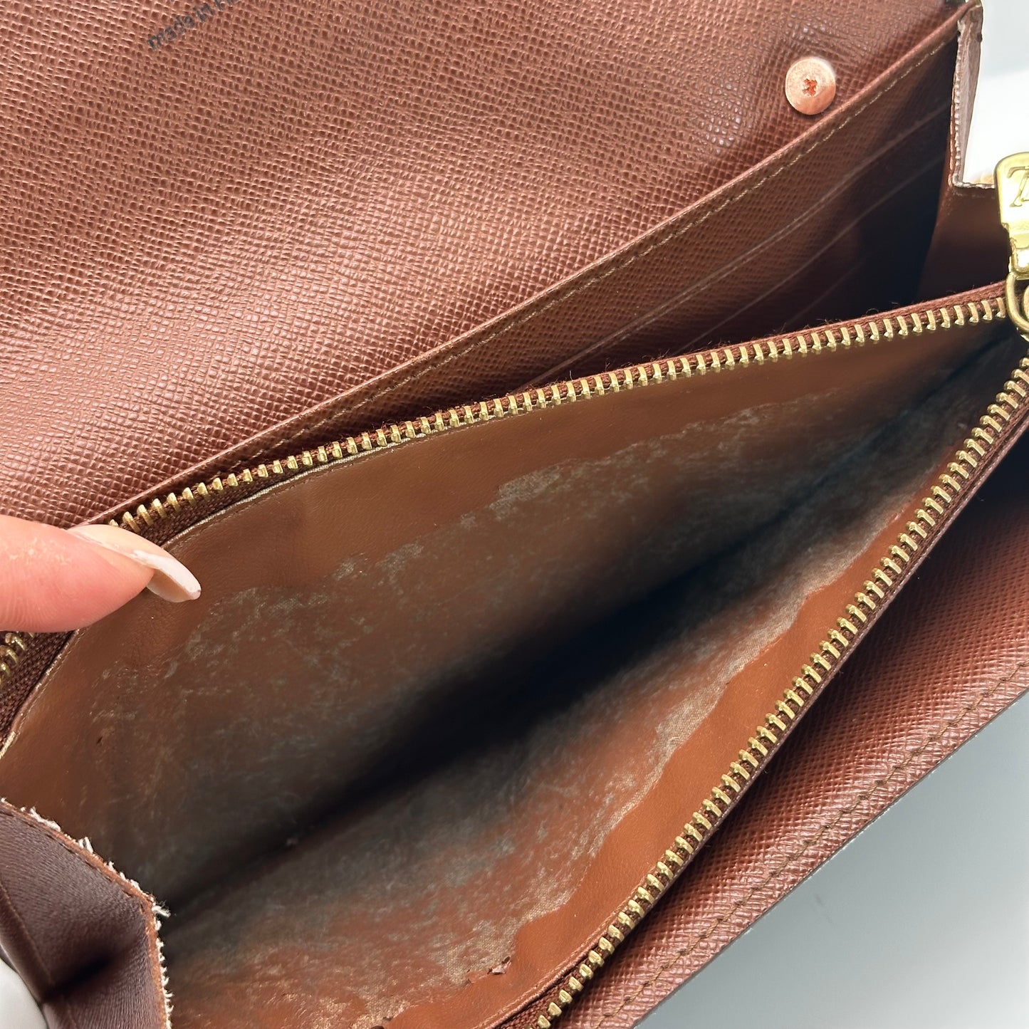 Authentic Louis Vuitton 2009 Monogram Sarah Wallet Crossbody