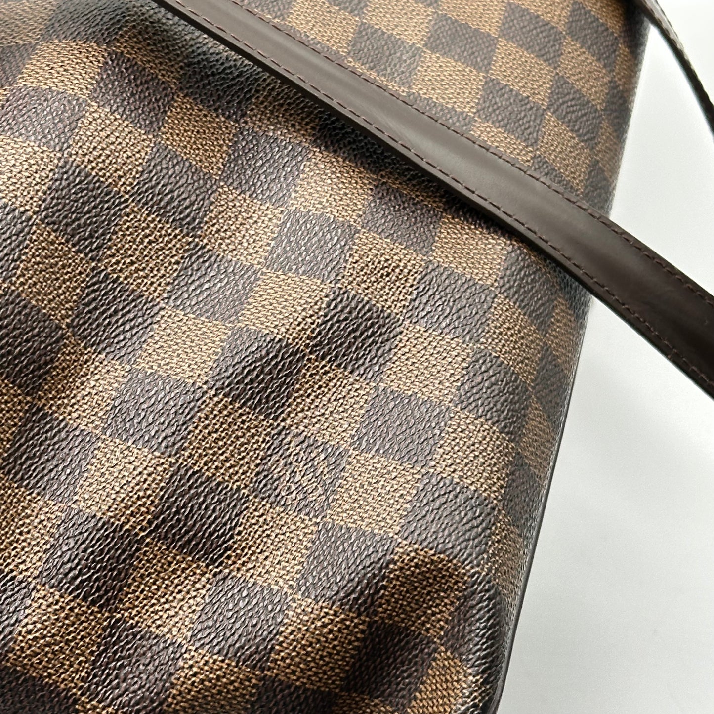 Authentic Louis Vuitton 2009 Damier Ebene Chelsea Tote