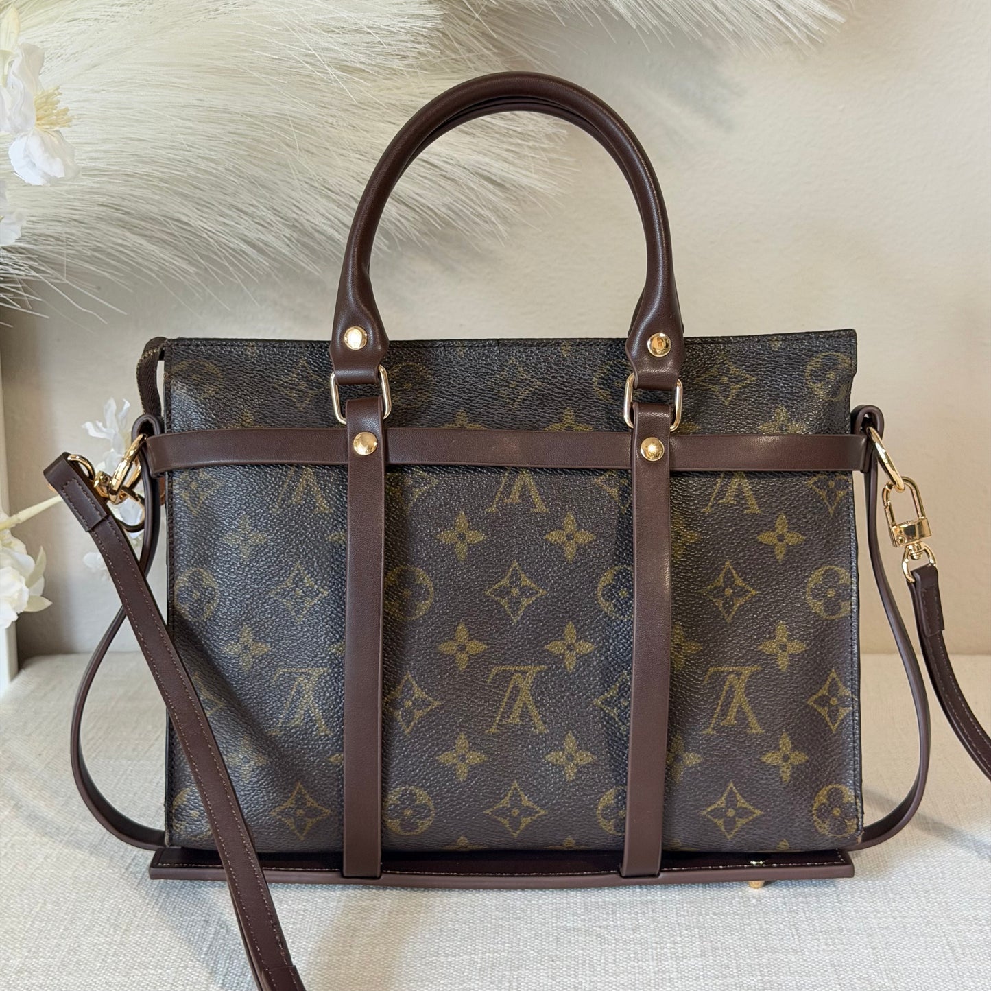 Authentic Louis Vuitton Monogram Toiletry 26 Crossbody