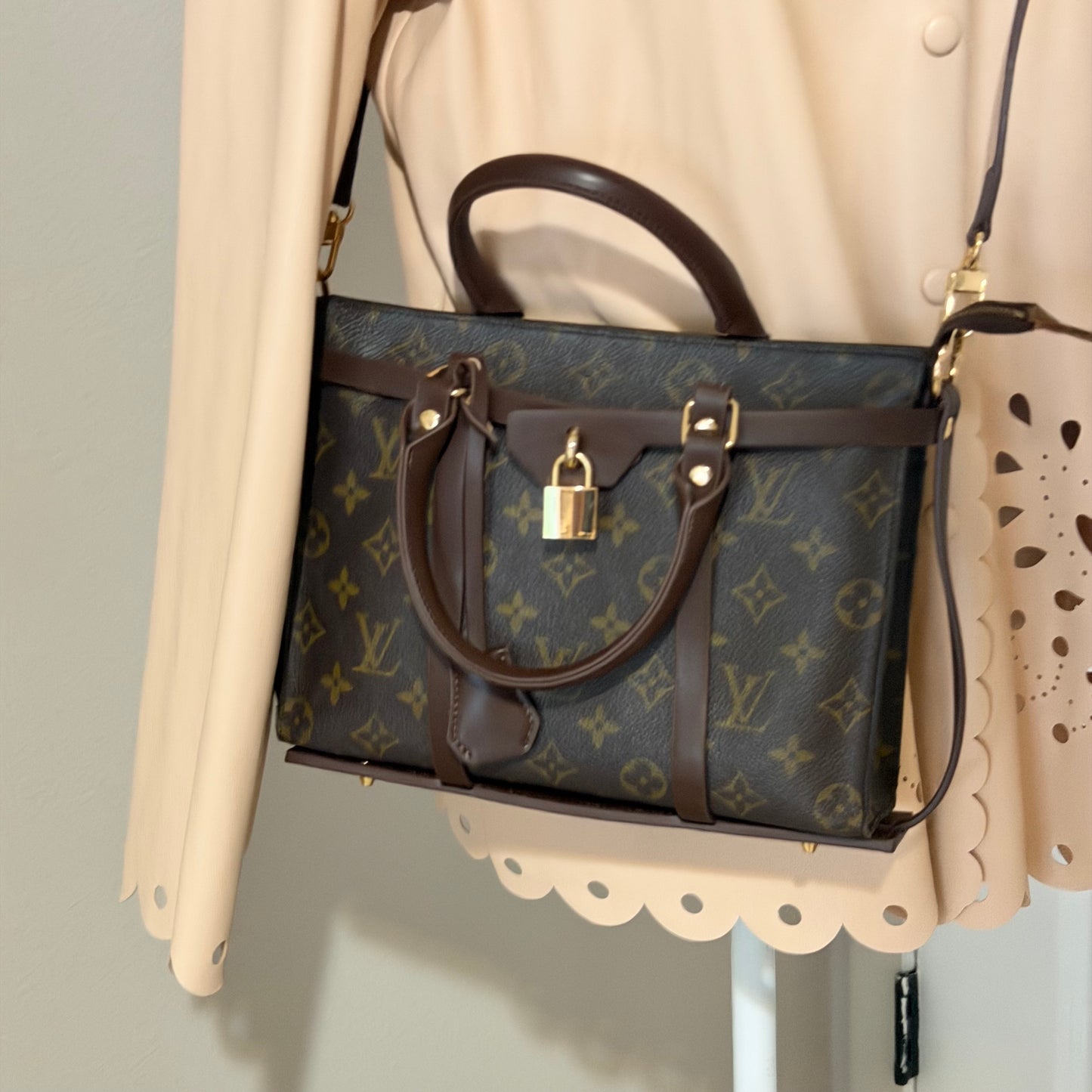 Authentic Louis Vuitton Monogram Toiletry 26 Crossbody