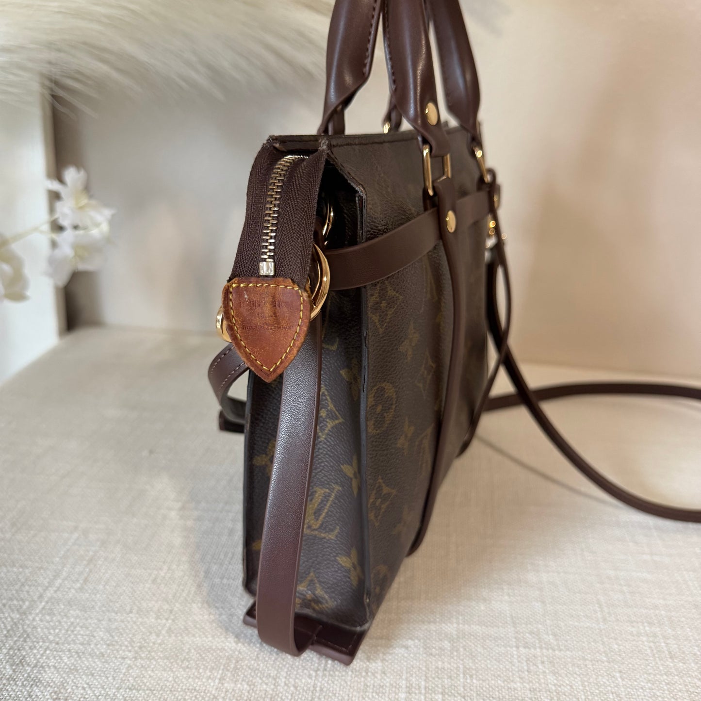 Authentic Louis Vuitton Monogram Toiletry 26 Crossbody