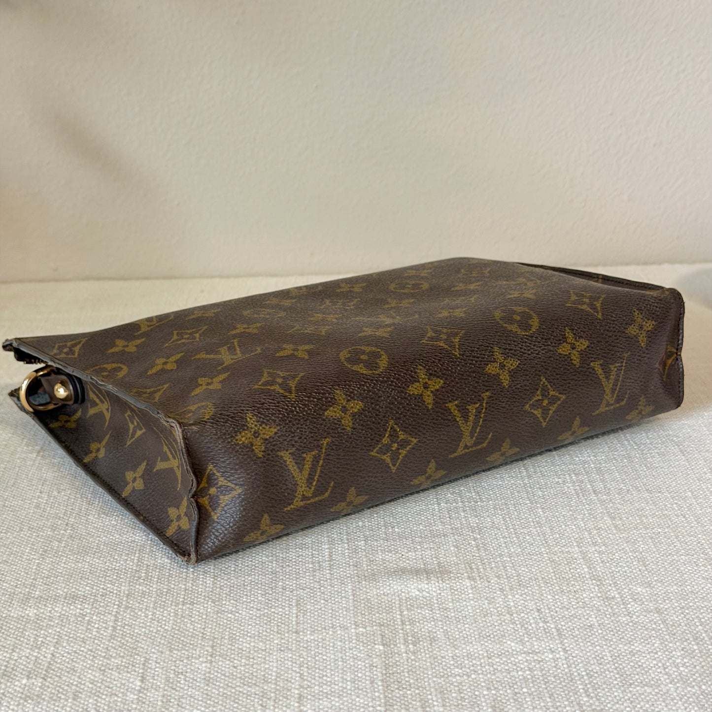 Authentic Louis Vuitton Monogram Toiletry 26 Crossbody