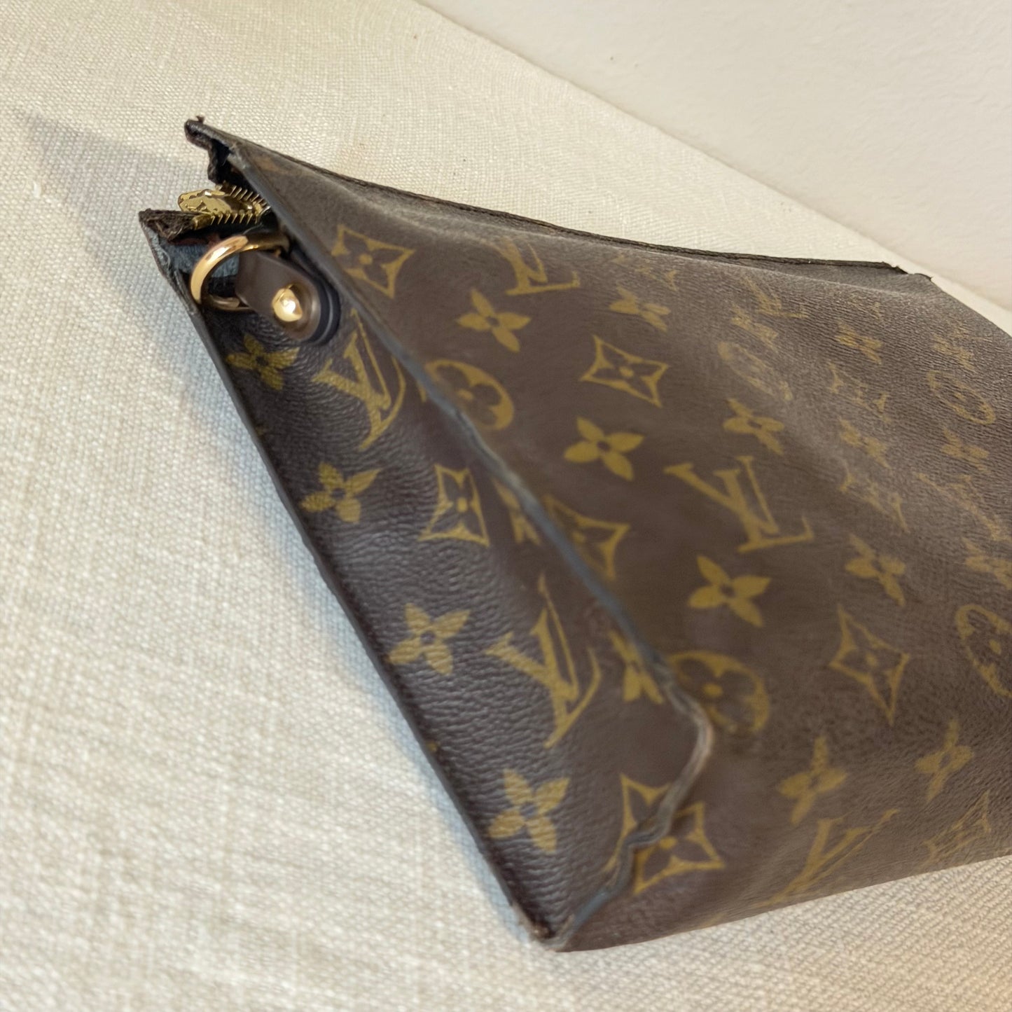 Authentic Louis Vuitton Monogram Toiletry 26 Crossbody