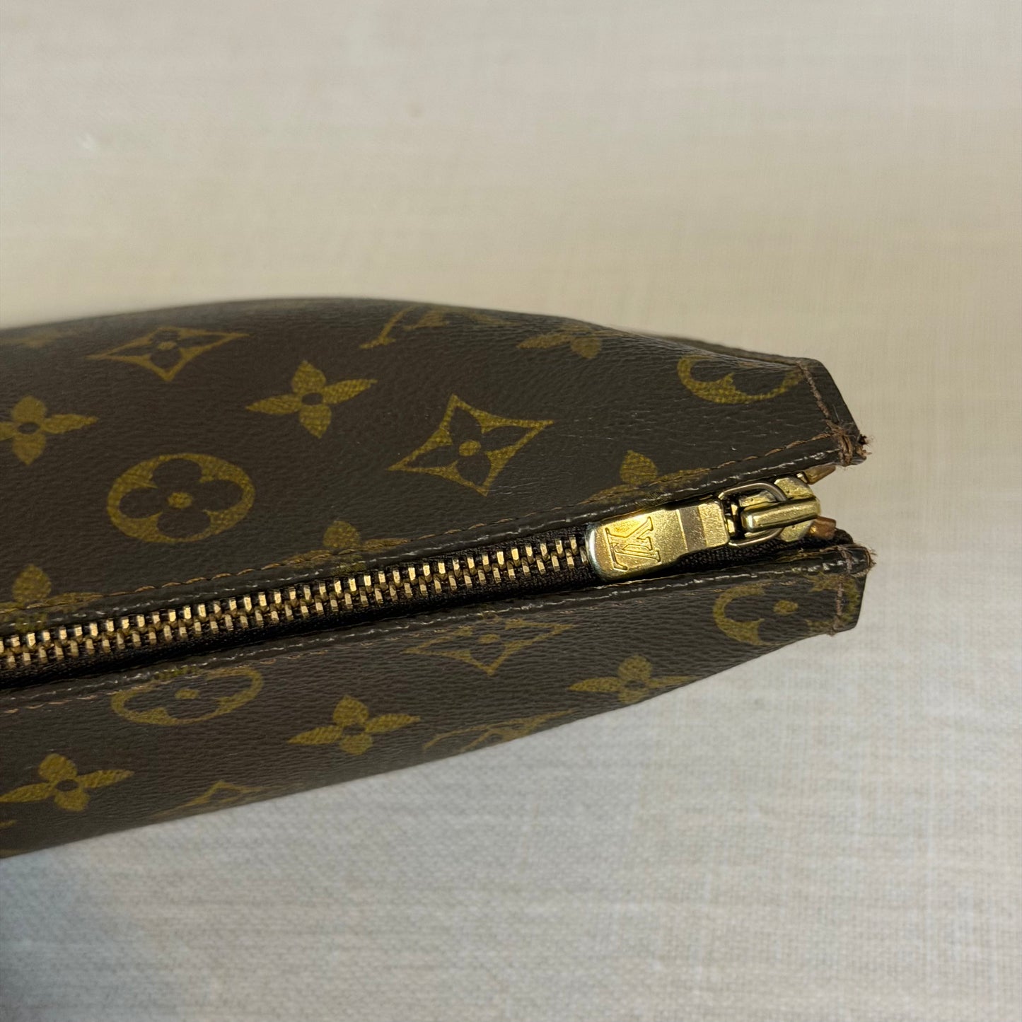 Authentic Louis Vuitton Monogram Toiletry 26 Crossbody