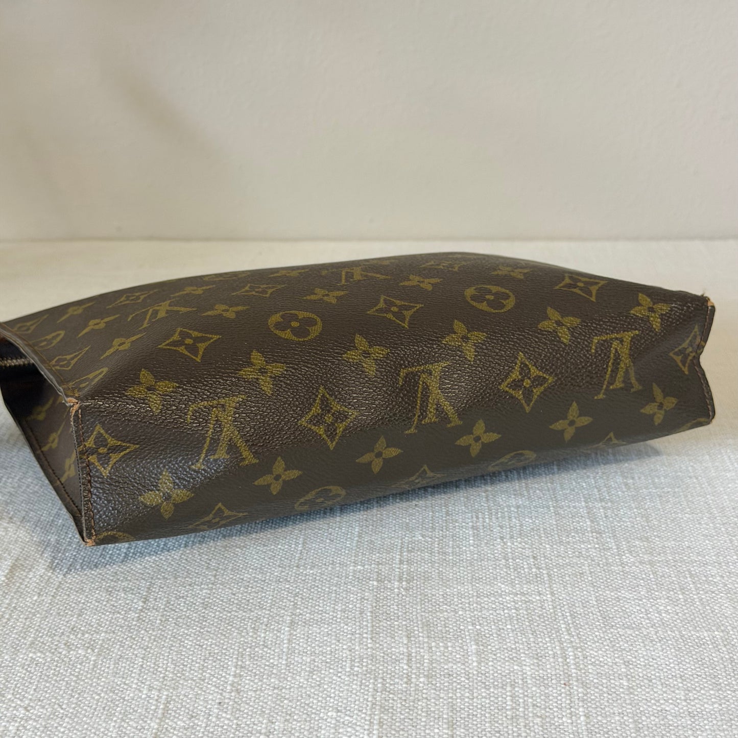 Authentic Louis Vuitton Monogram Toiletry 26 Crossbody