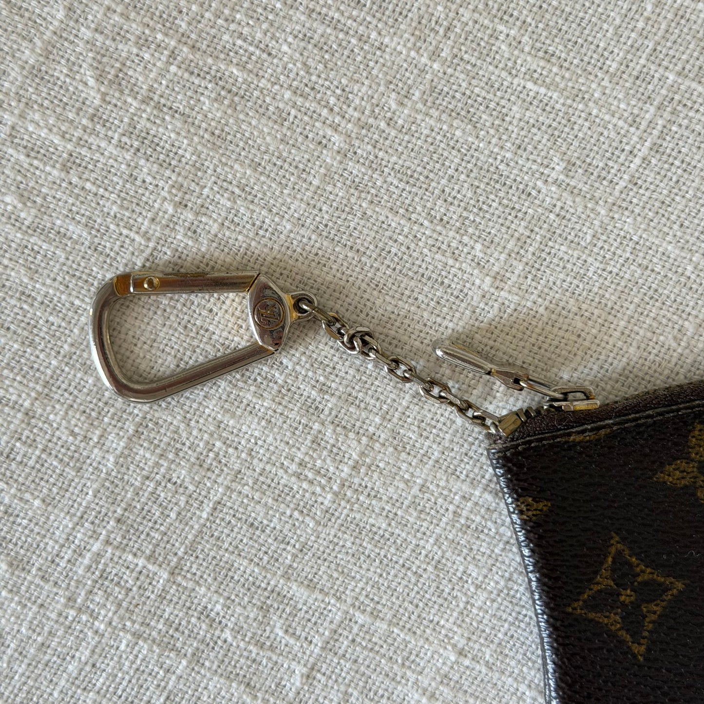 Authentic Louis Vuitton Monogram Key Cles
