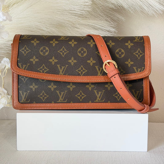 Authentic Louis Vuitton 1985 Monogram Pochette Dame Crossbody