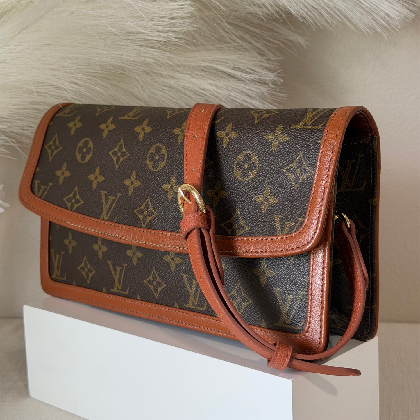 Authentic Louis Vuitton 1985 Monogram Pochette Dame Crossbody