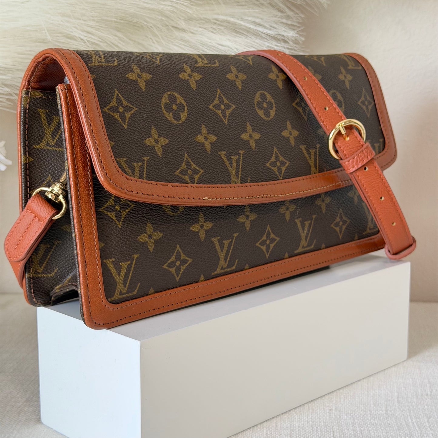Authentic Louis Vuitton 1985 Monogram Pochette Dame Crossbody