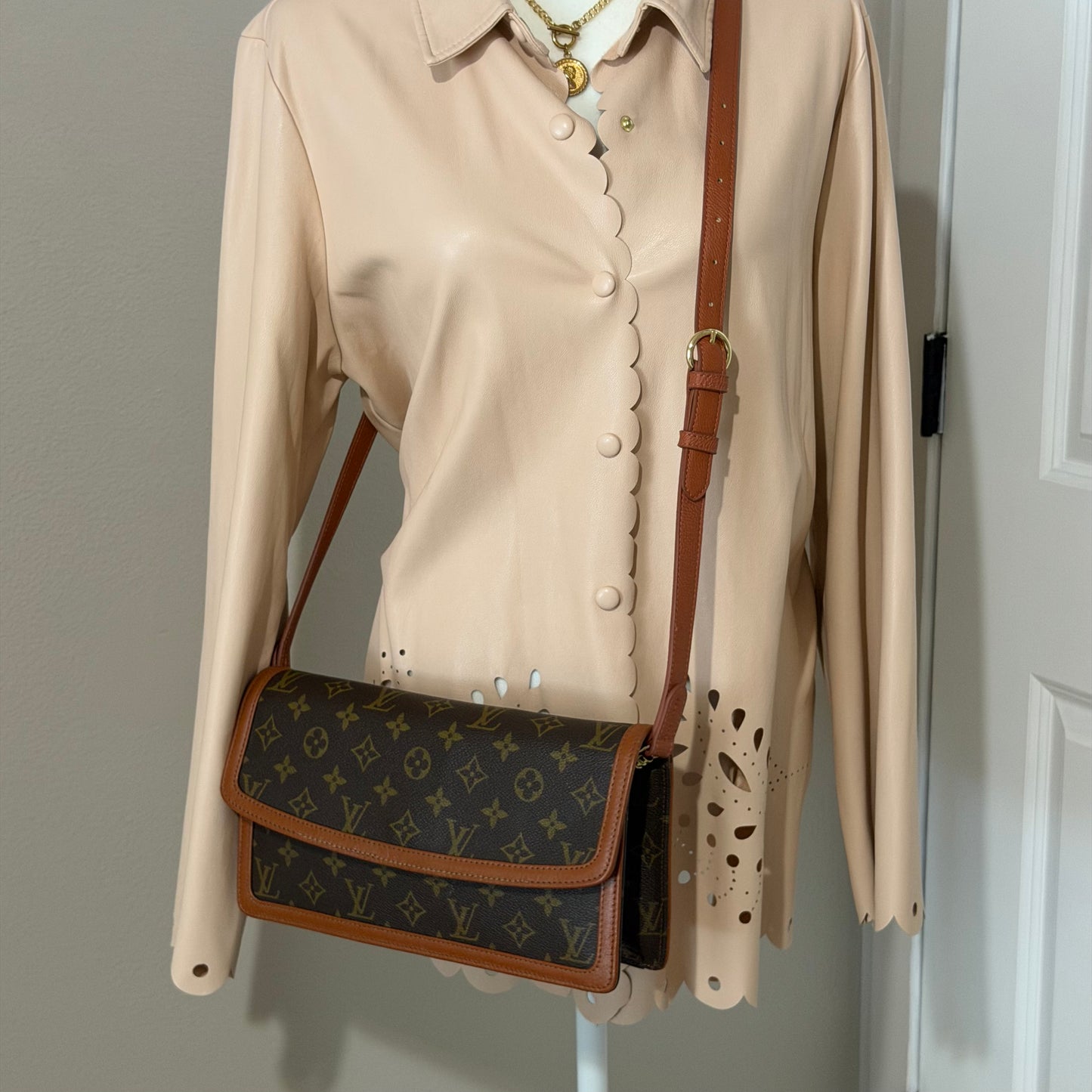 Authentic Louis Vuitton 1985 Monogram Pochette Dame Crossbody