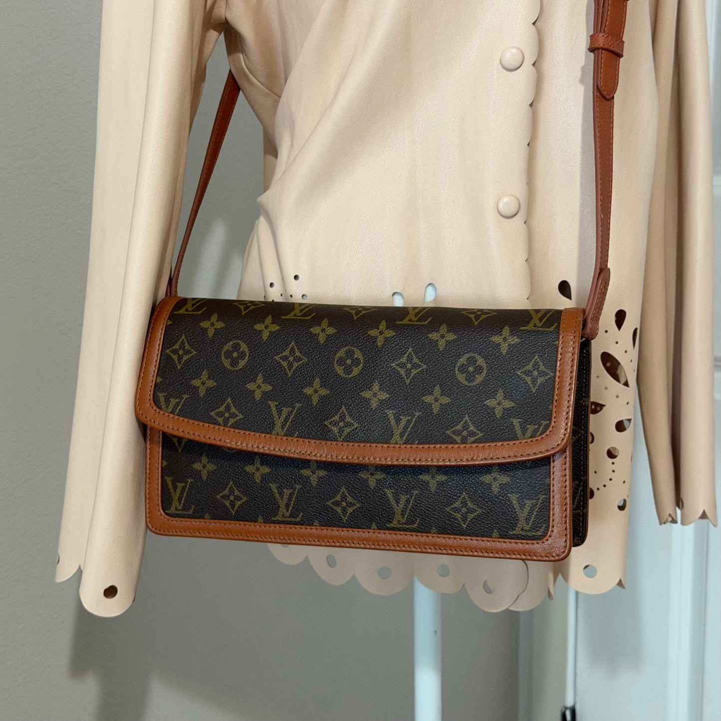 Authentic Louis Vuitton 1985 Monogram Pochette Dame Crossbody