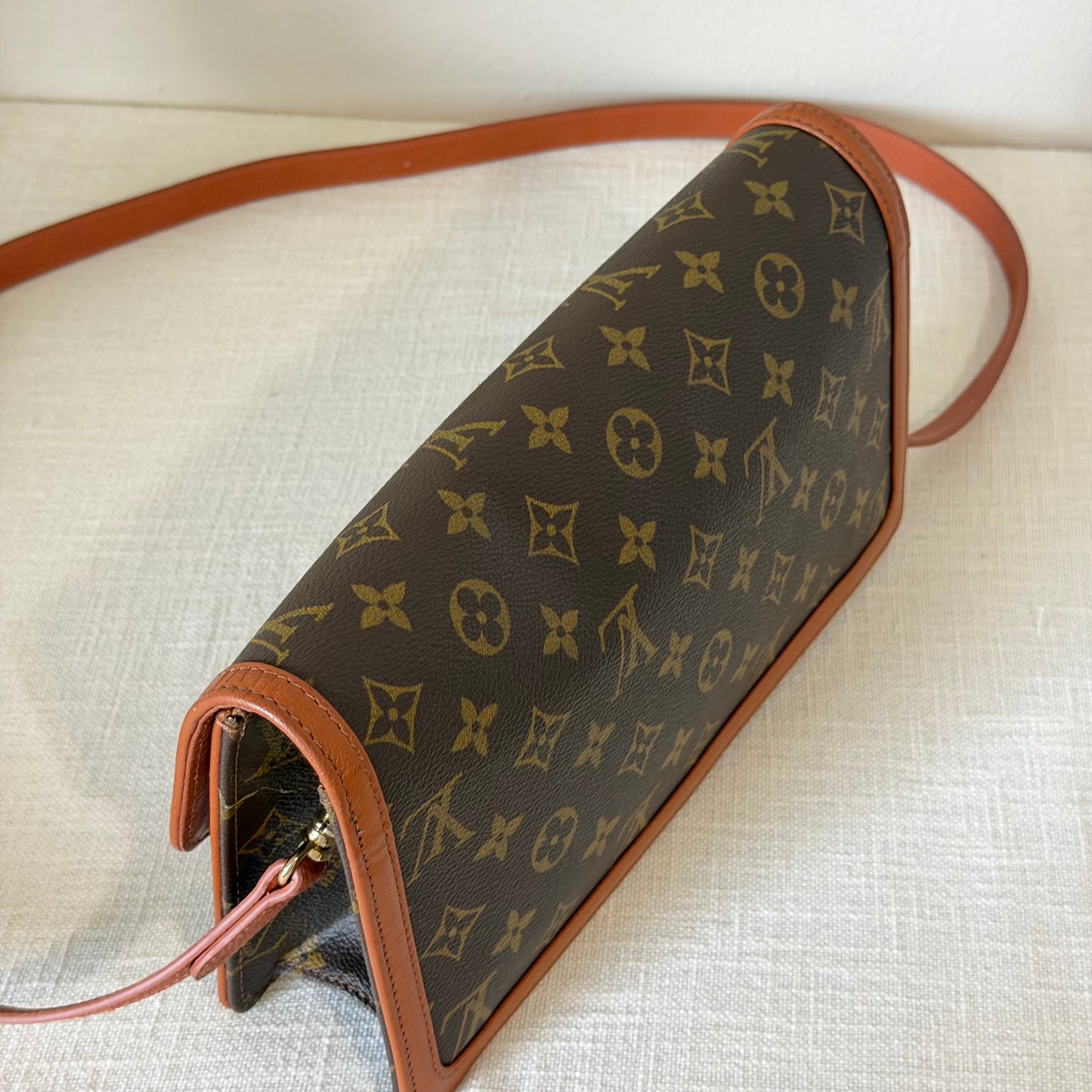 Authentic Louis Vuitton 1985 Monogram Pochette Dame Crossbody