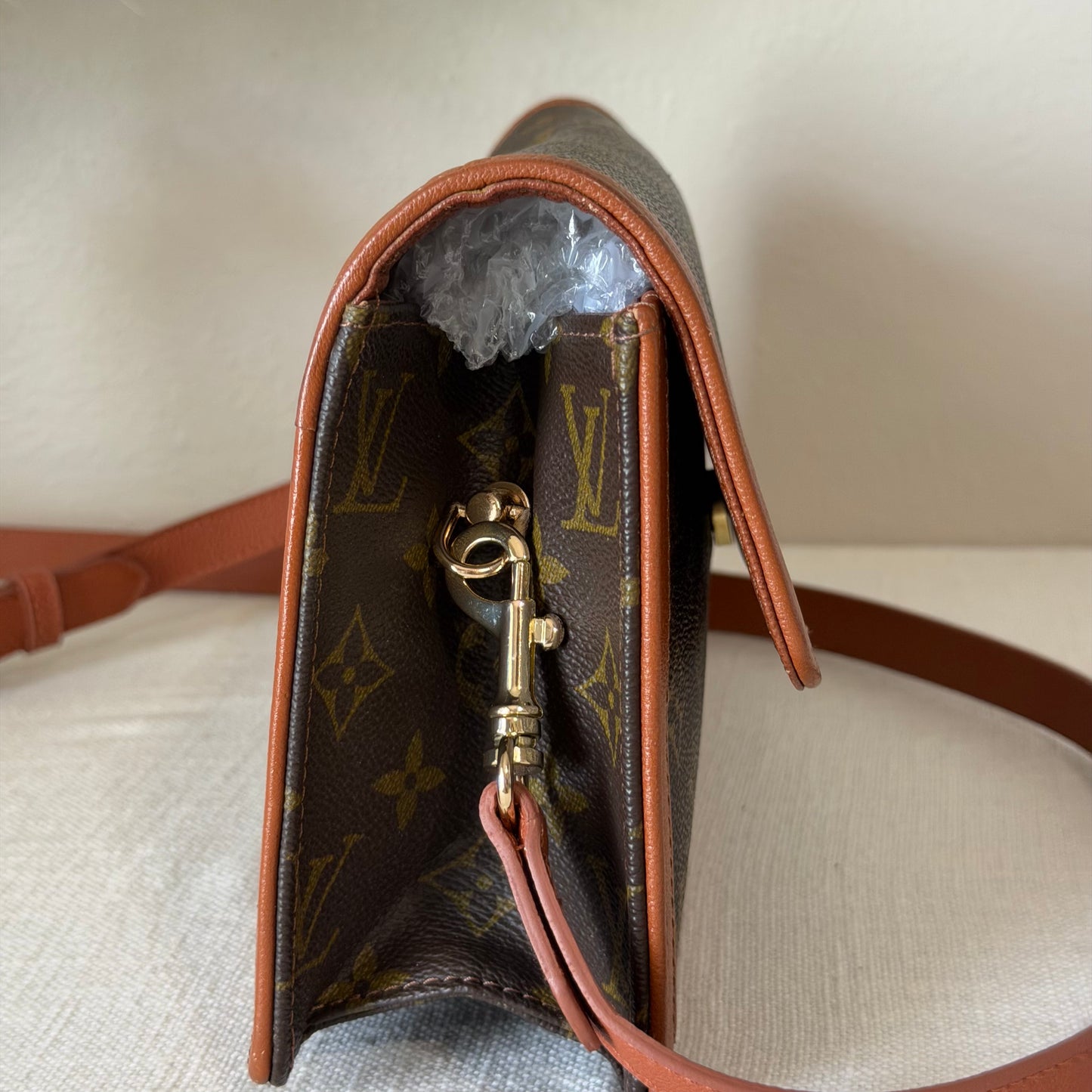 Authentic Louis Vuitton 1985 Monogram Pochette Dame Crossbody