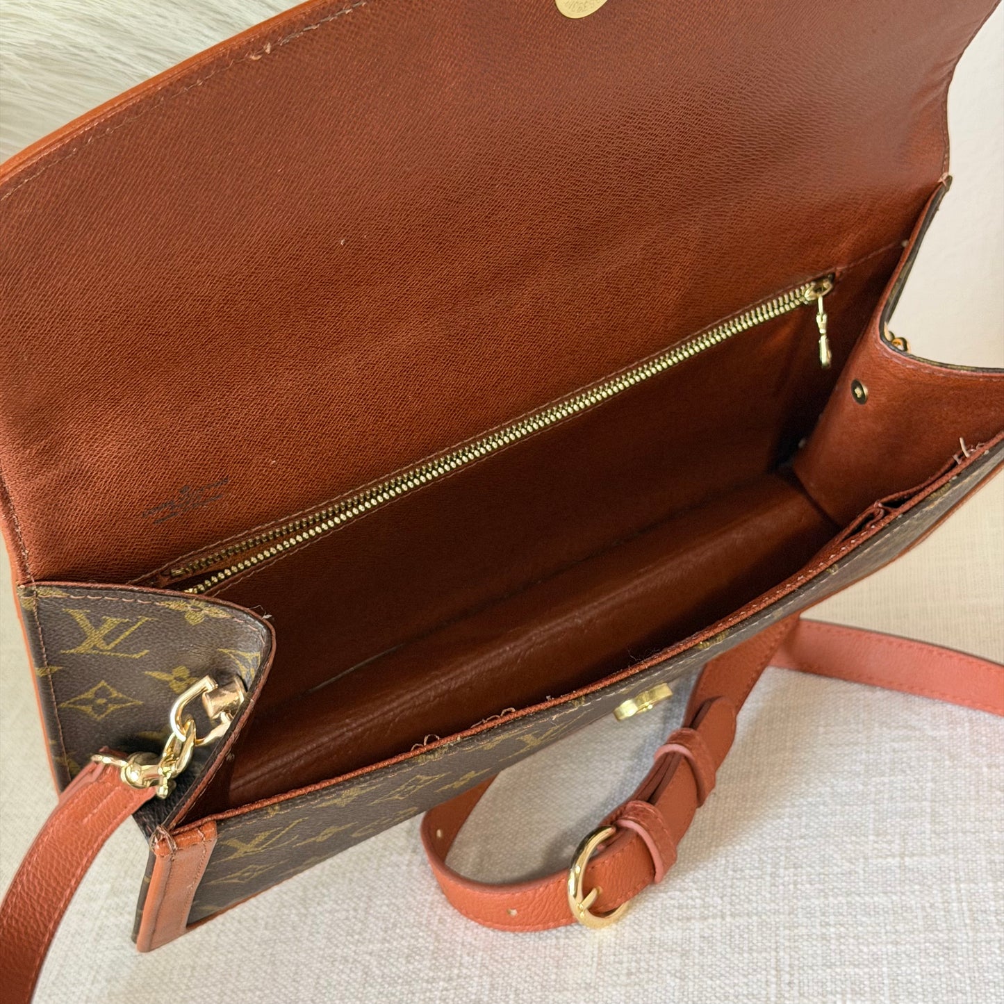 Authentic Louis Vuitton 1985 Monogram Pochette Dame Crossbody