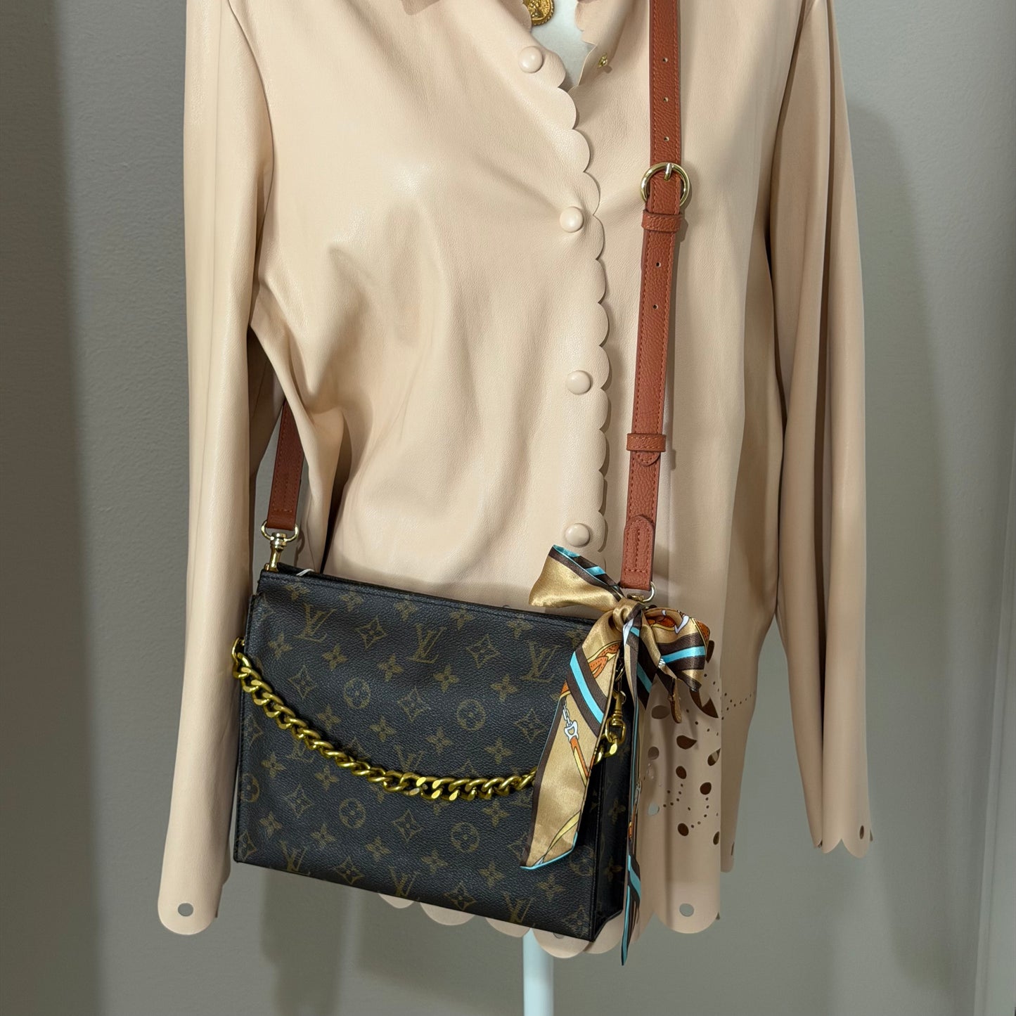 Authentic Louis Vuitton Monogram Toiletry 26 Crossbody