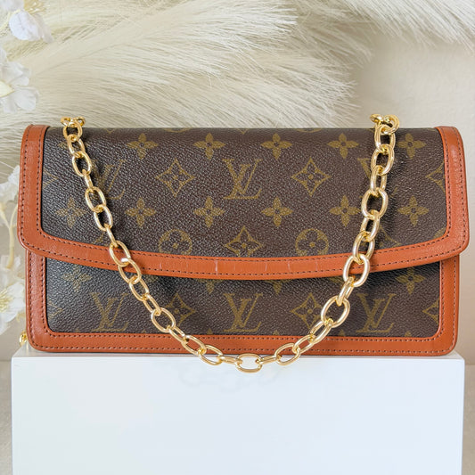 Authentic Louis Vuitton 1982 Monogram Pochette Dame Crossbody
