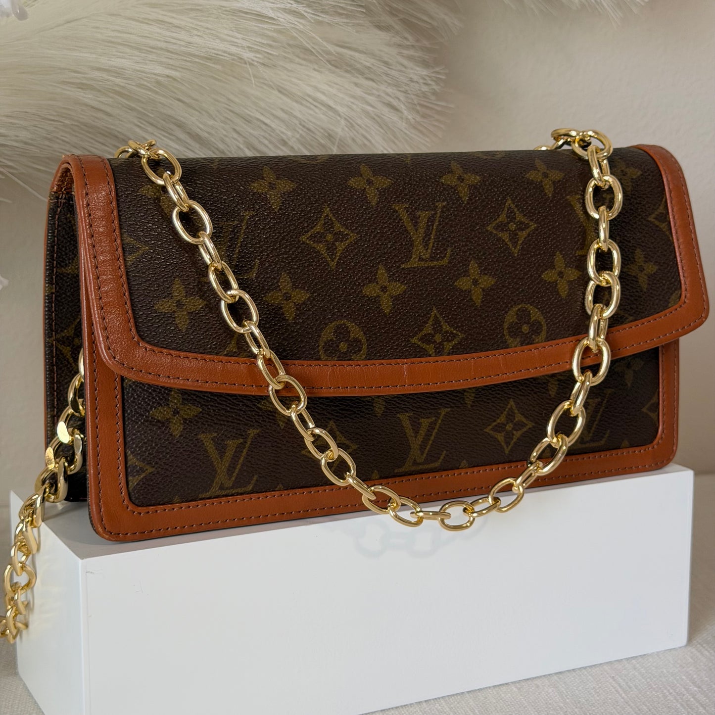 Authentic Louis Vuitton 1982 Monogram Pochette Dame Crossbody