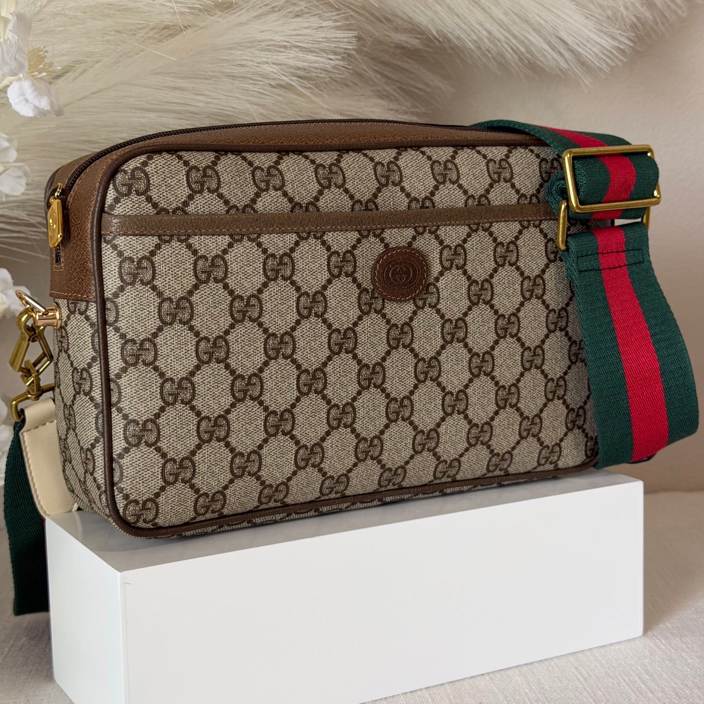 Authentic GUCCI Supreme Canvas Clutch Crossbody
