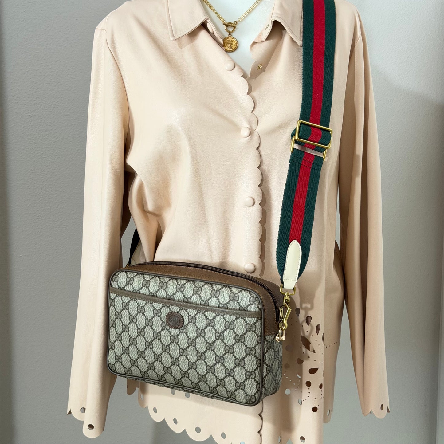Authentic GUCCI Supreme Canvas Clutch Crossbody