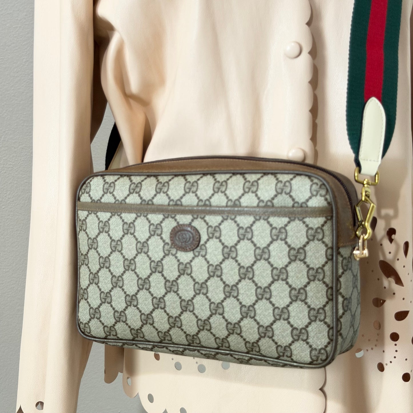 Authentic GUCCI Supreme Canvas Clutch Crossbody