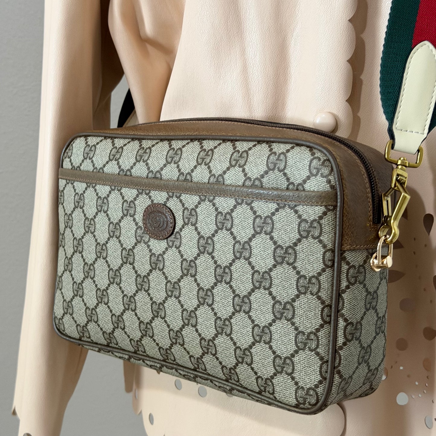 Authentic GUCCI Supreme Canvas Clutch Crossbody
