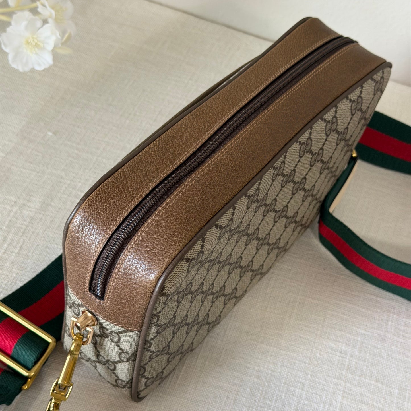 Authentic GUCCI Supreme Canvas Clutch Crossbody