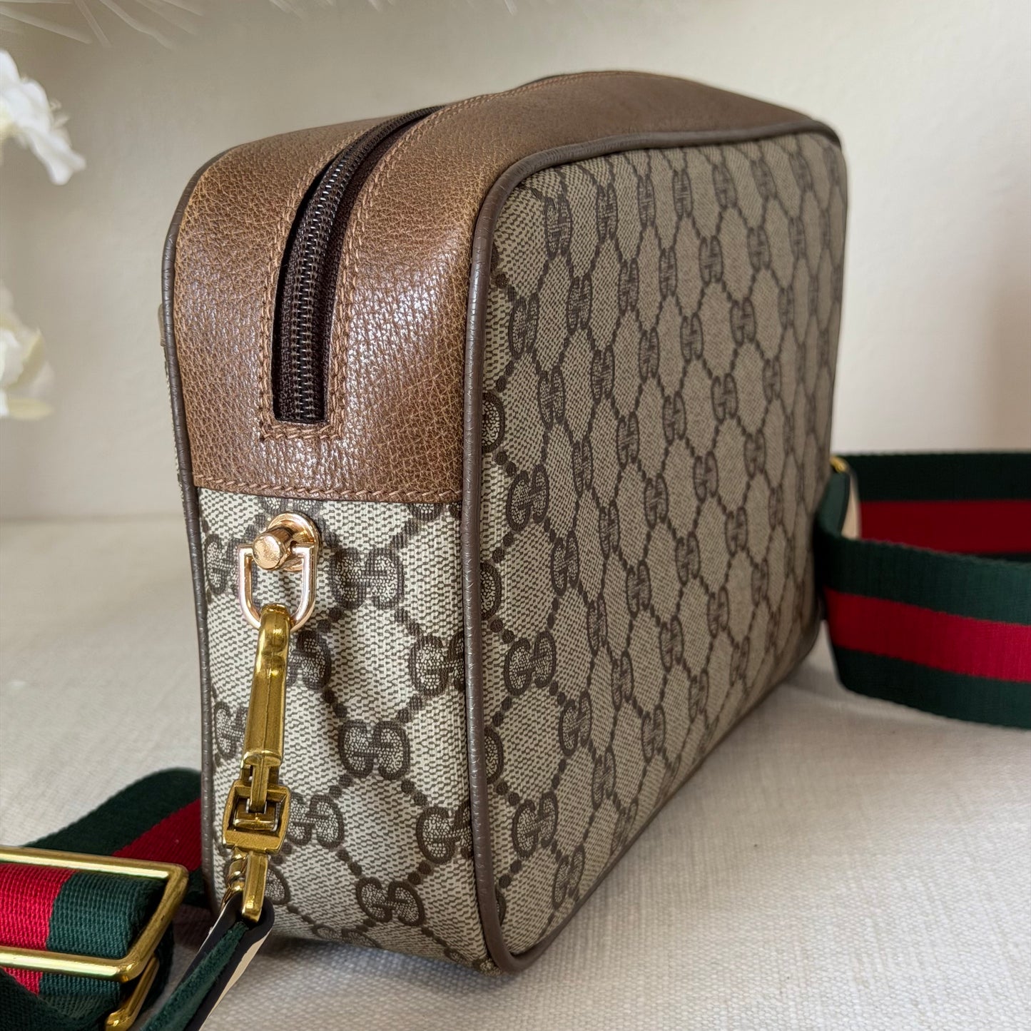 Authentic GUCCI Supreme Canvas Clutch Crossbody