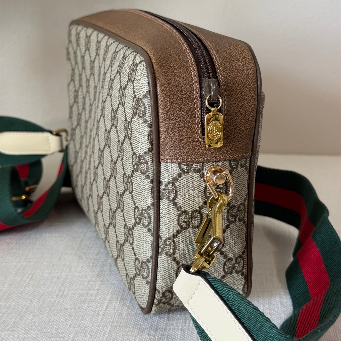 Authentic GUCCI Supreme Canvas Clutch Crossbody