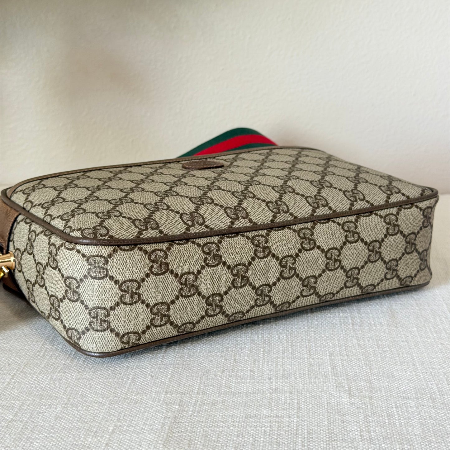 Authentic GUCCI Supreme Canvas Clutch Crossbody