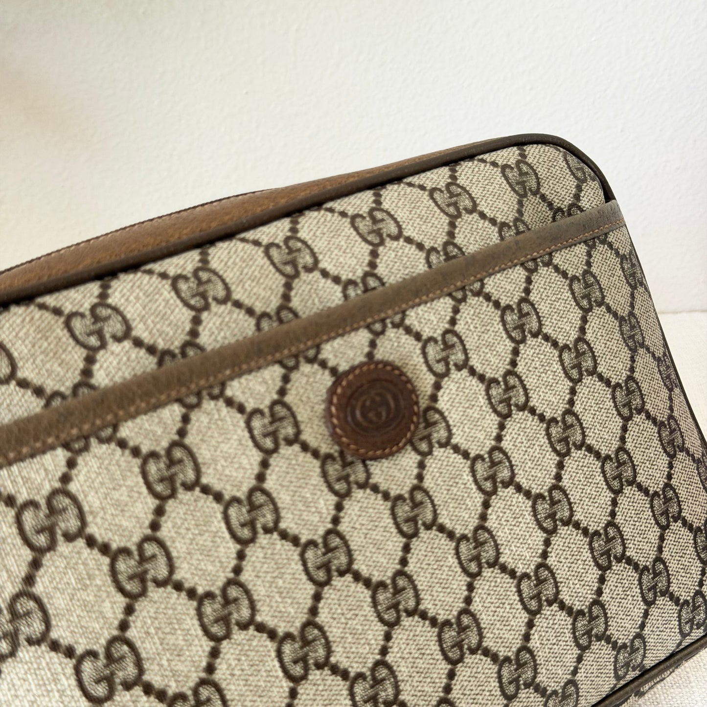 Authentic GUCCI Supreme Canvas Clutch Crossbody