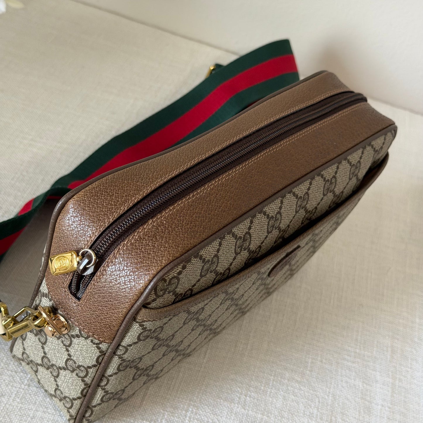 Authentic GUCCI Supreme Canvas Clutch Crossbody