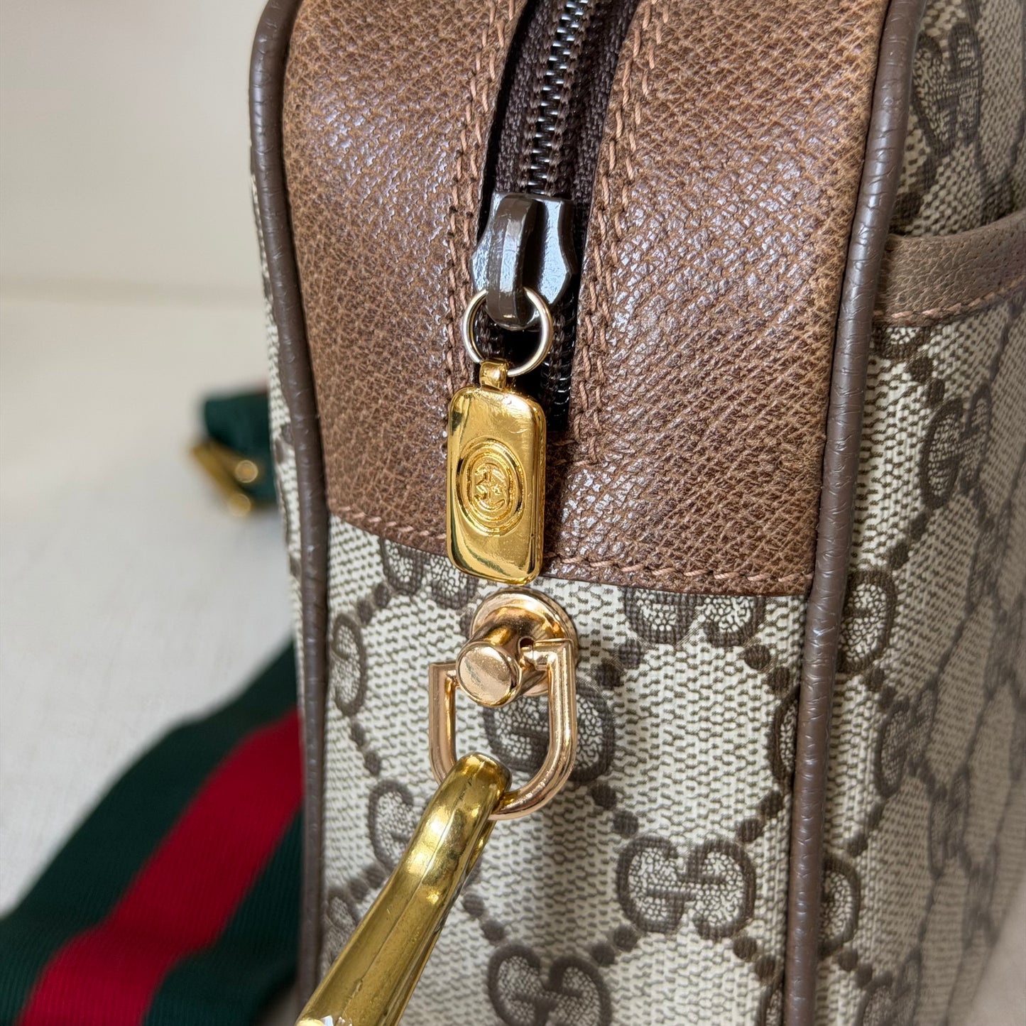 Authentic GUCCI Supreme Canvas Clutch Crossbody