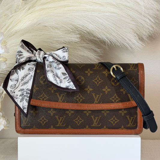 Authentic Louis Vuitton 1990 Monogram Pochette Dame Crossbody