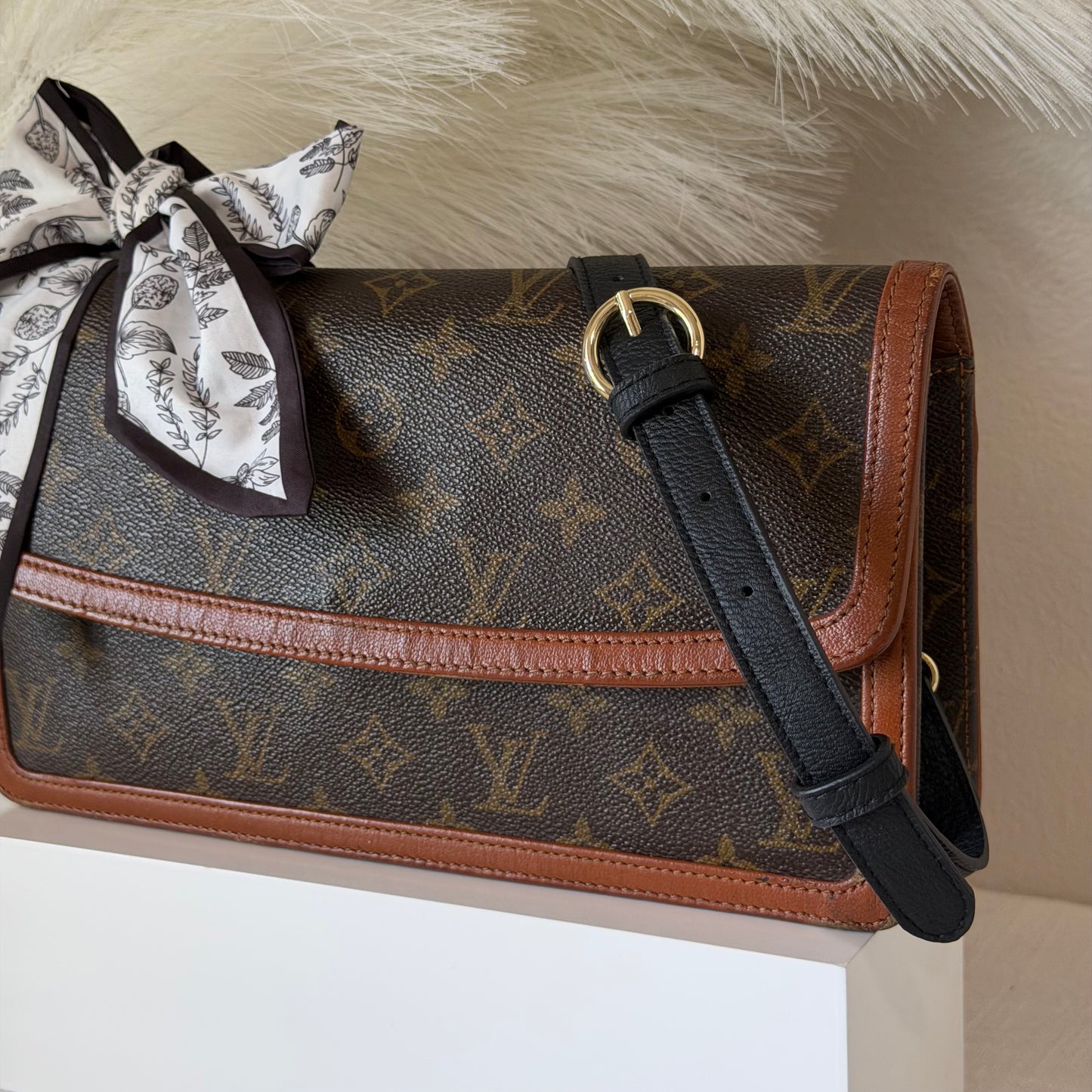 Authentic Louis Vuitton 1990 Monogram Pochette Dame Crossbody