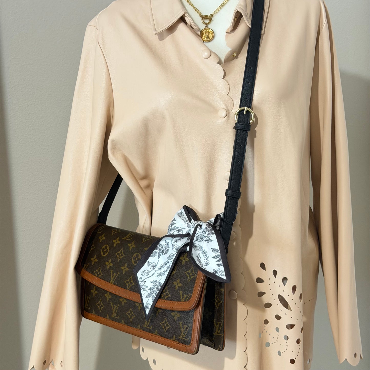 Authentic Louis Vuitton 1990 Monogram Pochette Dame Crossbody