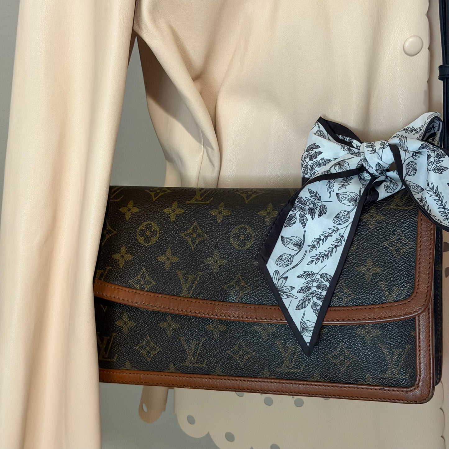 Authentic Louis Vuitton 1990 Monogram Pochette Dame Crossbody