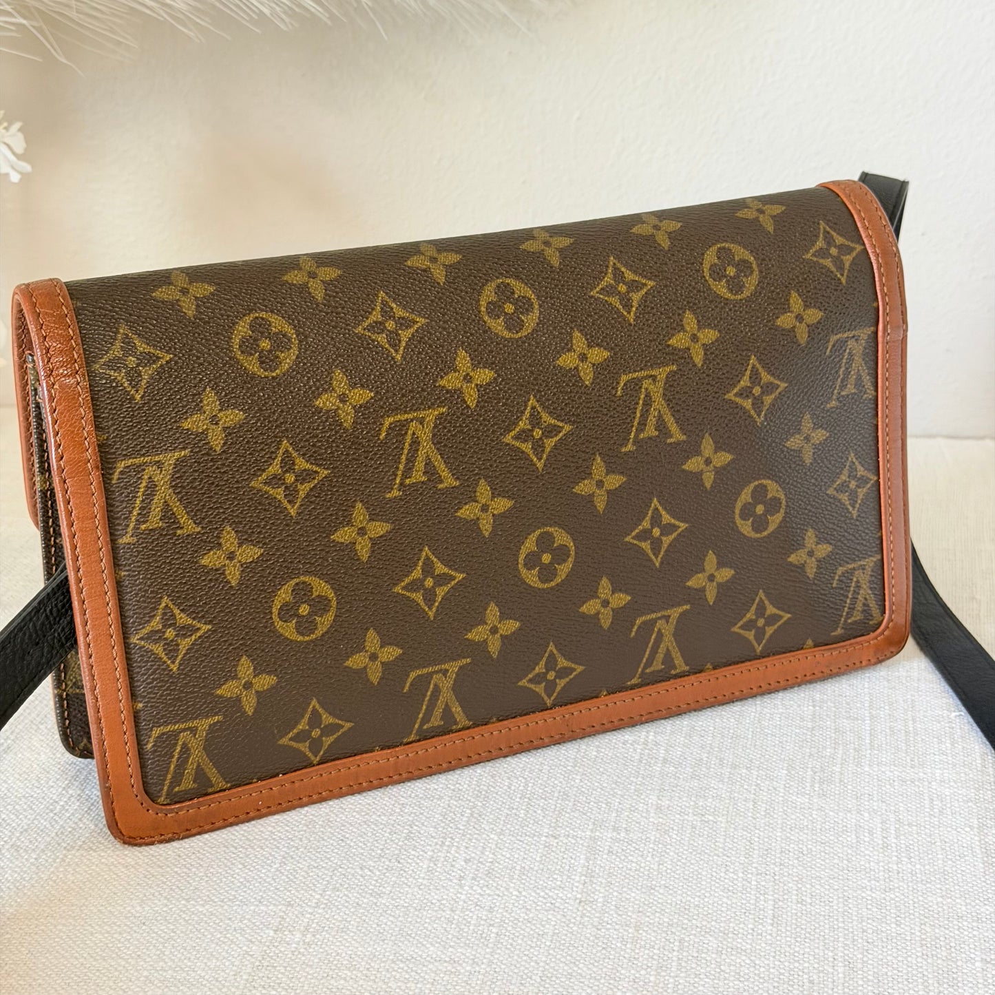 Authentic Louis Vuitton 1990 Monogram Pochette Dame Crossbody