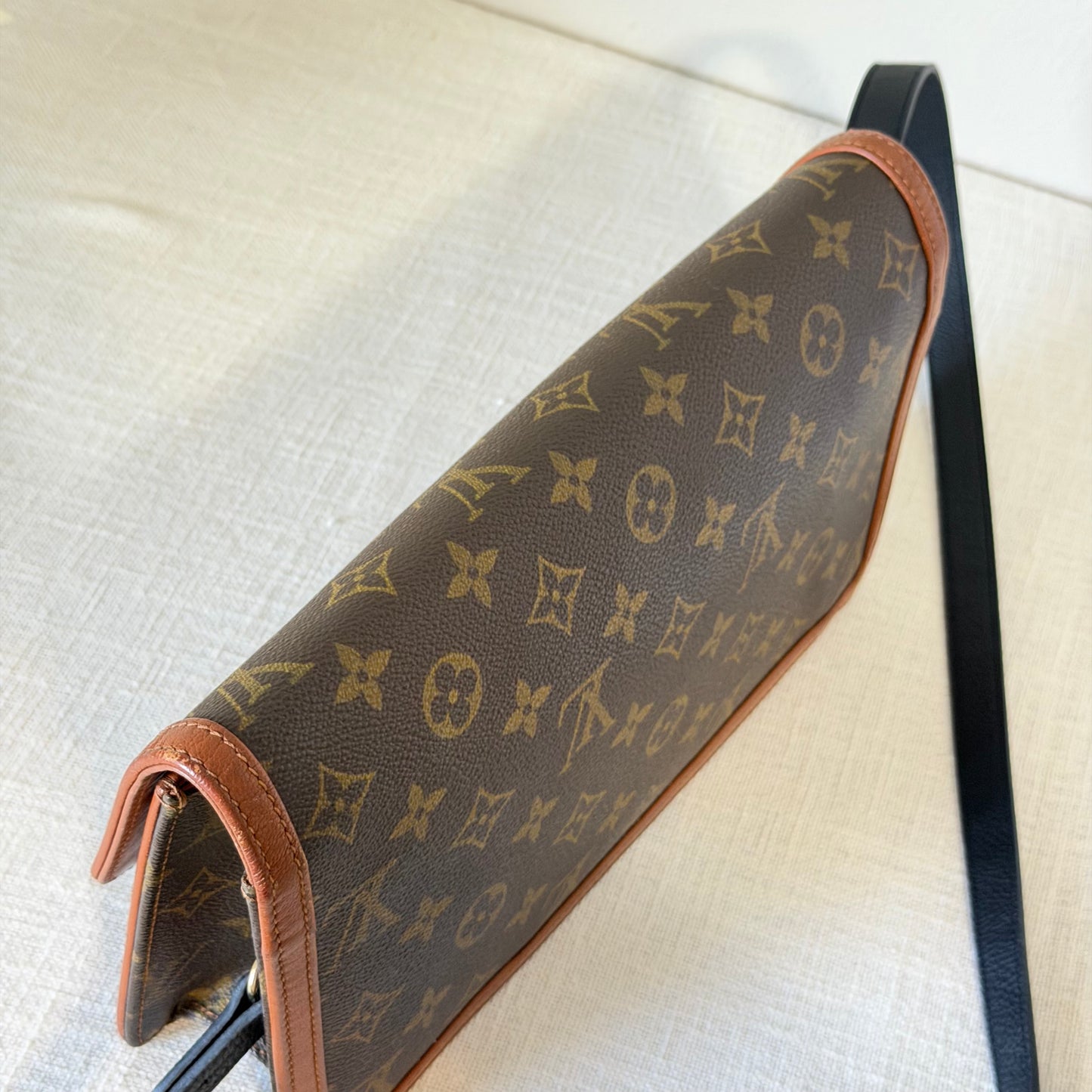 Authentic Louis Vuitton 1990 Monogram Pochette Dame Crossbody