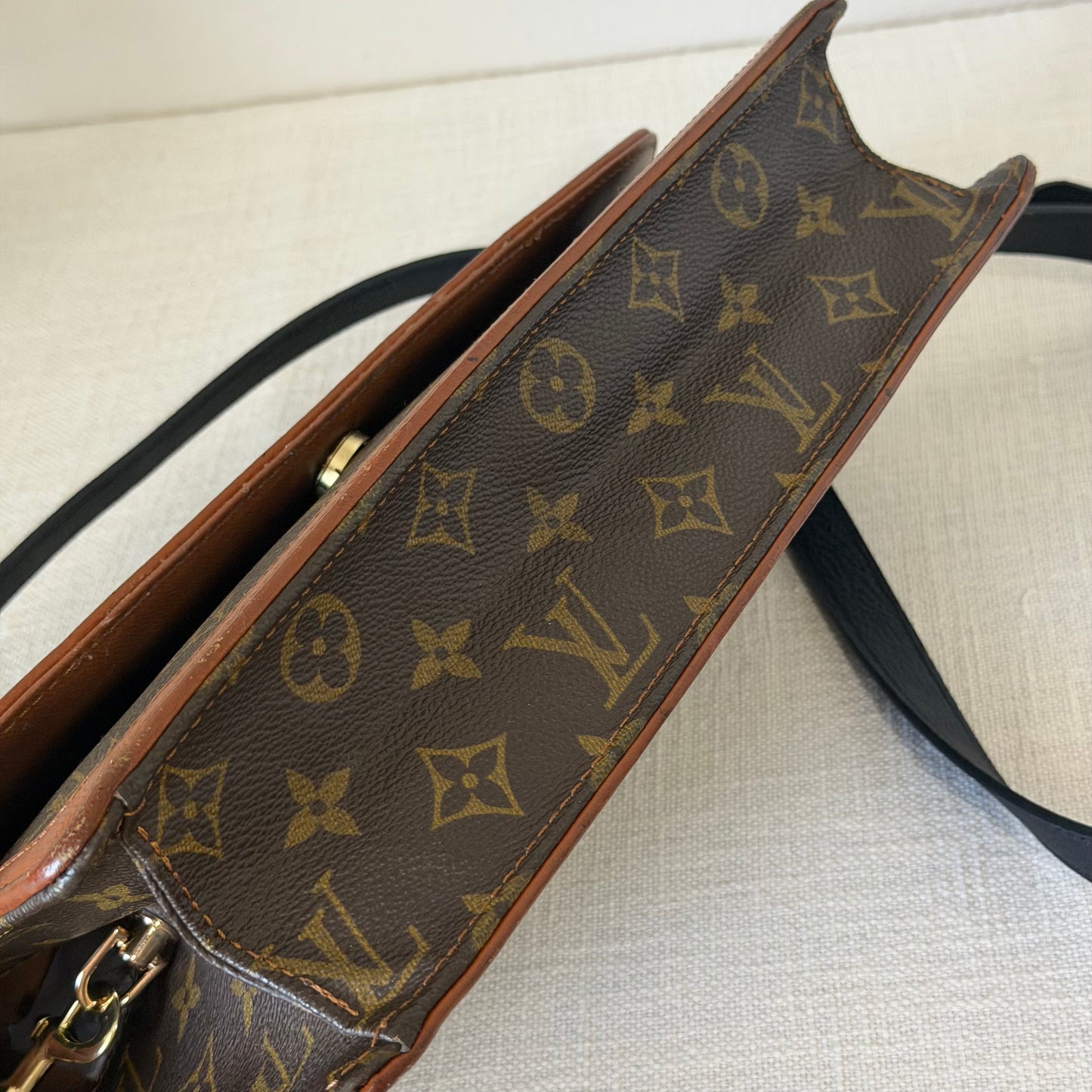 Authentic Louis Vuitton 1990 Monogram Pochette Dame Crossbody