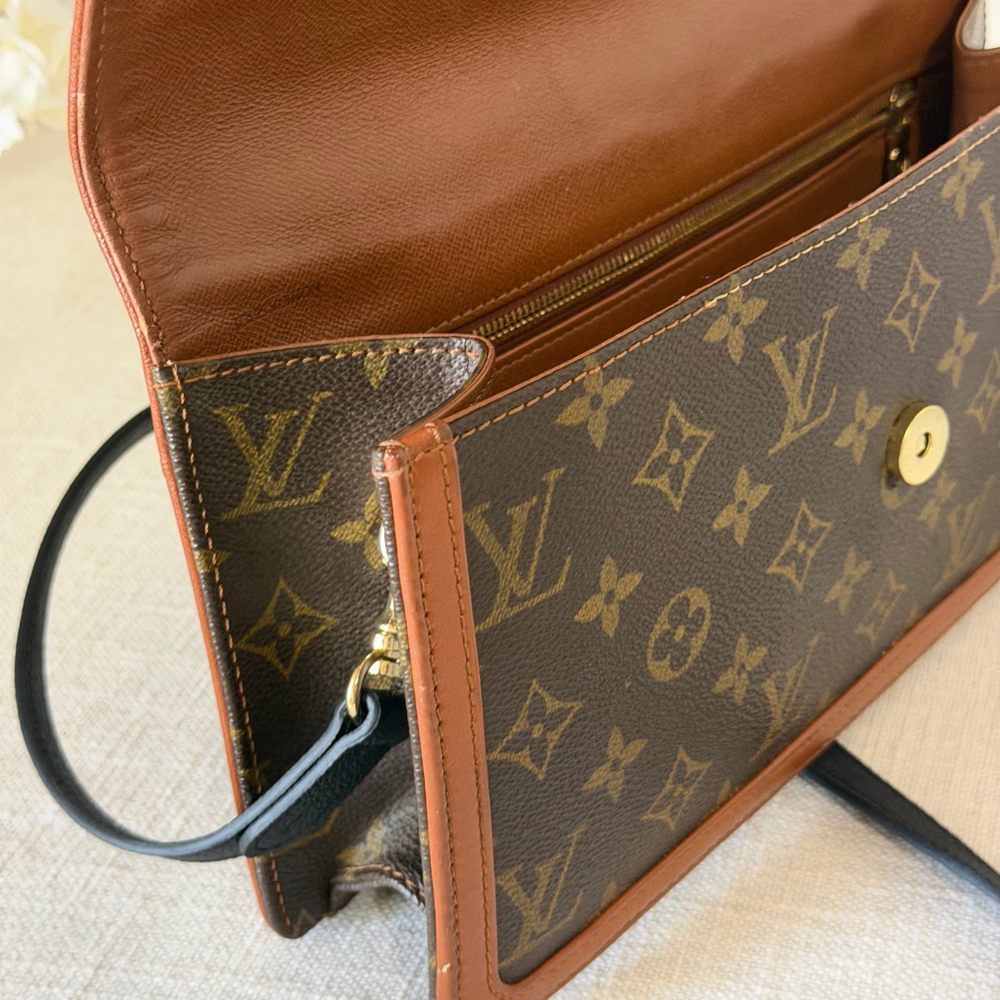 Authentic Louis Vuitton 1990 Monogram Pochette Dame Crossbody