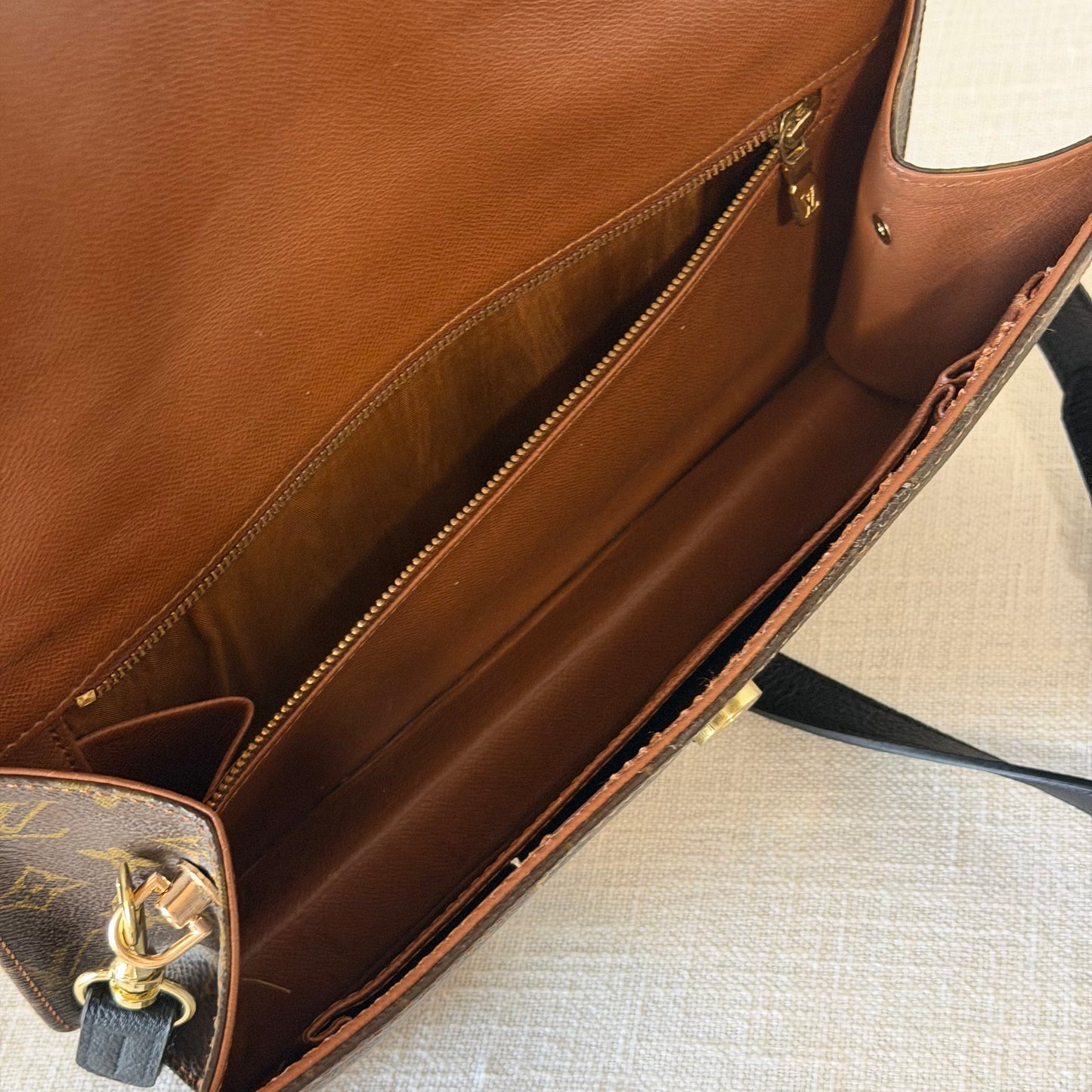 Authentic Louis Vuitton 1990 Monogram Pochette Dame Crossbody