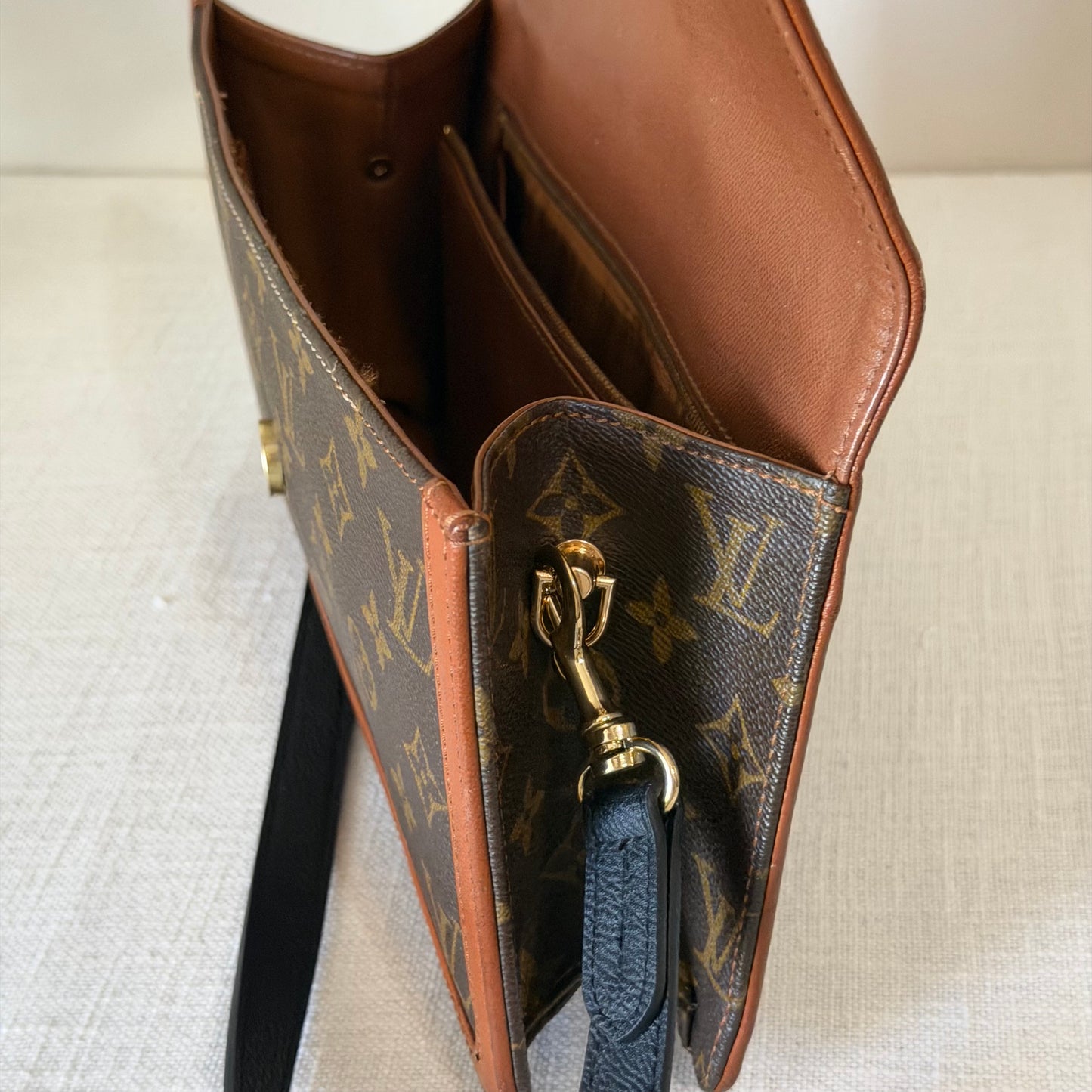 Authentic Louis Vuitton 1990 Monogram Pochette Dame Crossbody