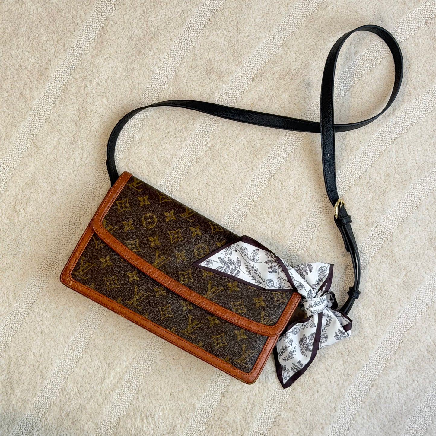 Authentic Louis Vuitton 1990 Monogram Pochette Dame Crossbody