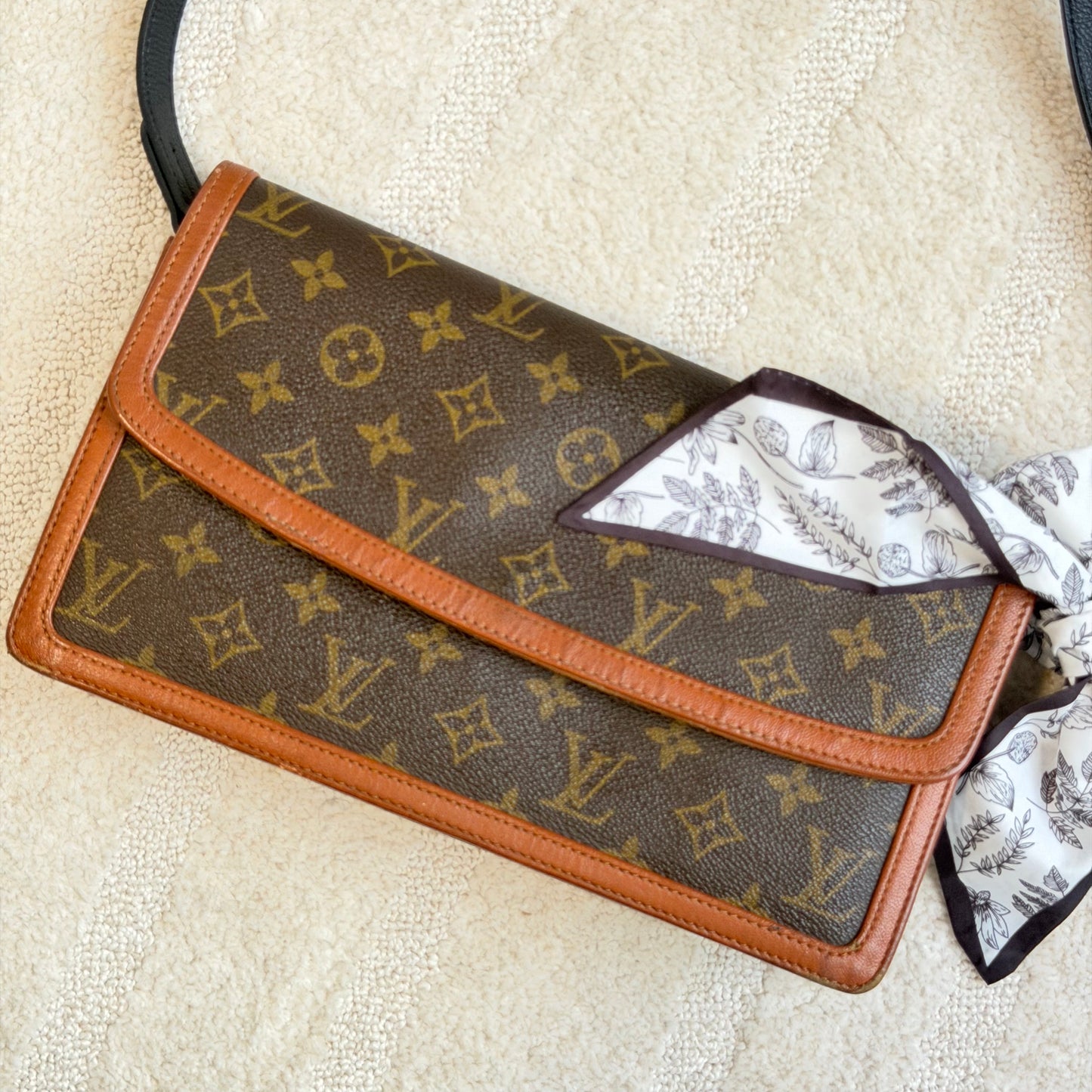 Authentic Louis Vuitton 1990 Monogram Pochette Dame Crossbody