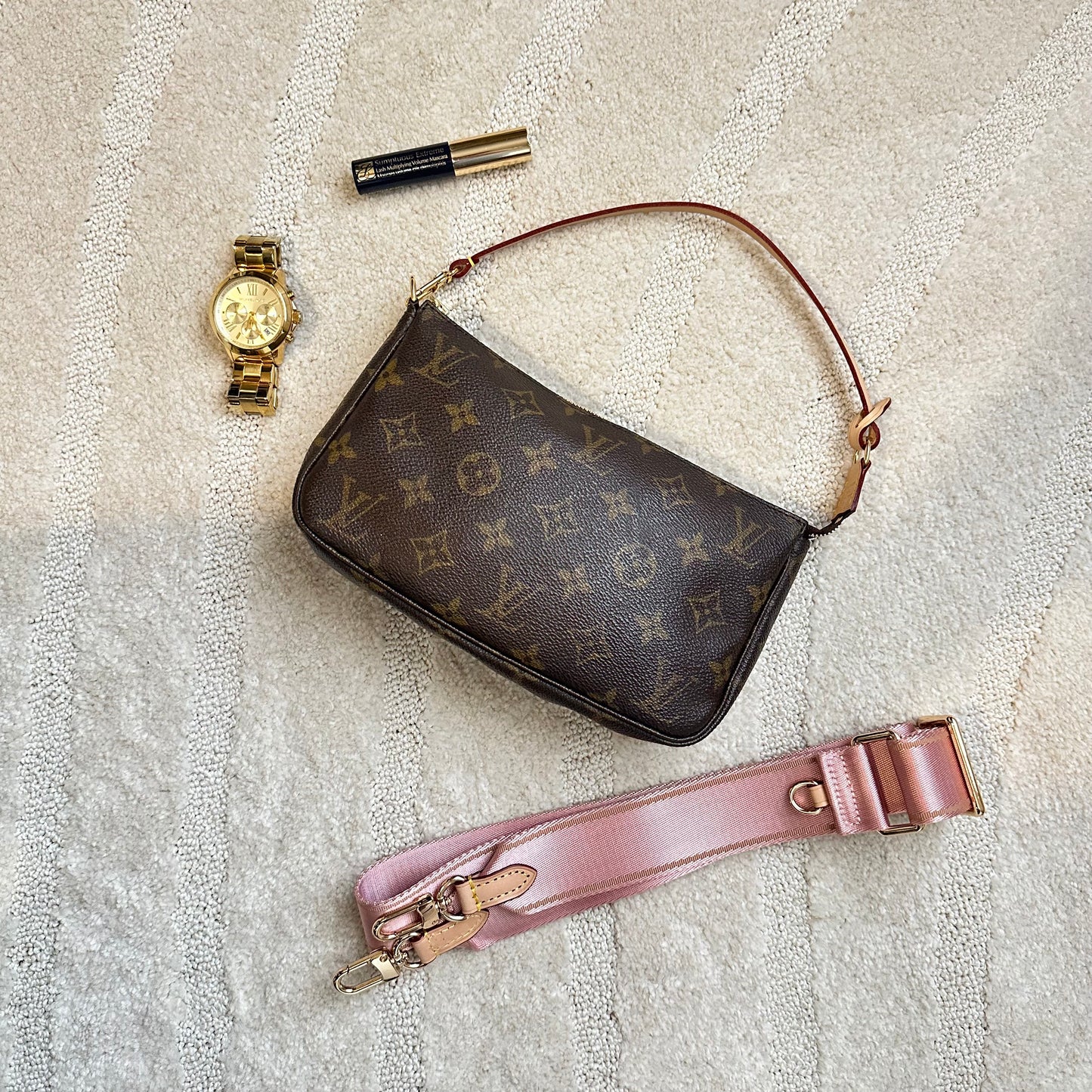 Authentic 2000 Louis Vuitton Monogram Pochette Accessoires Crossbody