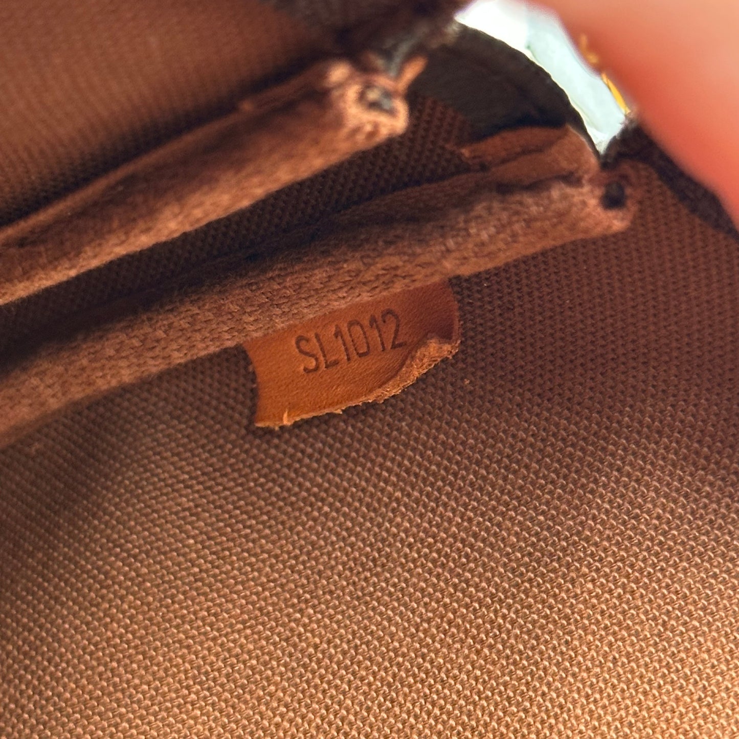 Authentic Louis Vuitton 2002 Monogram Pochette Accessoires Crossbody